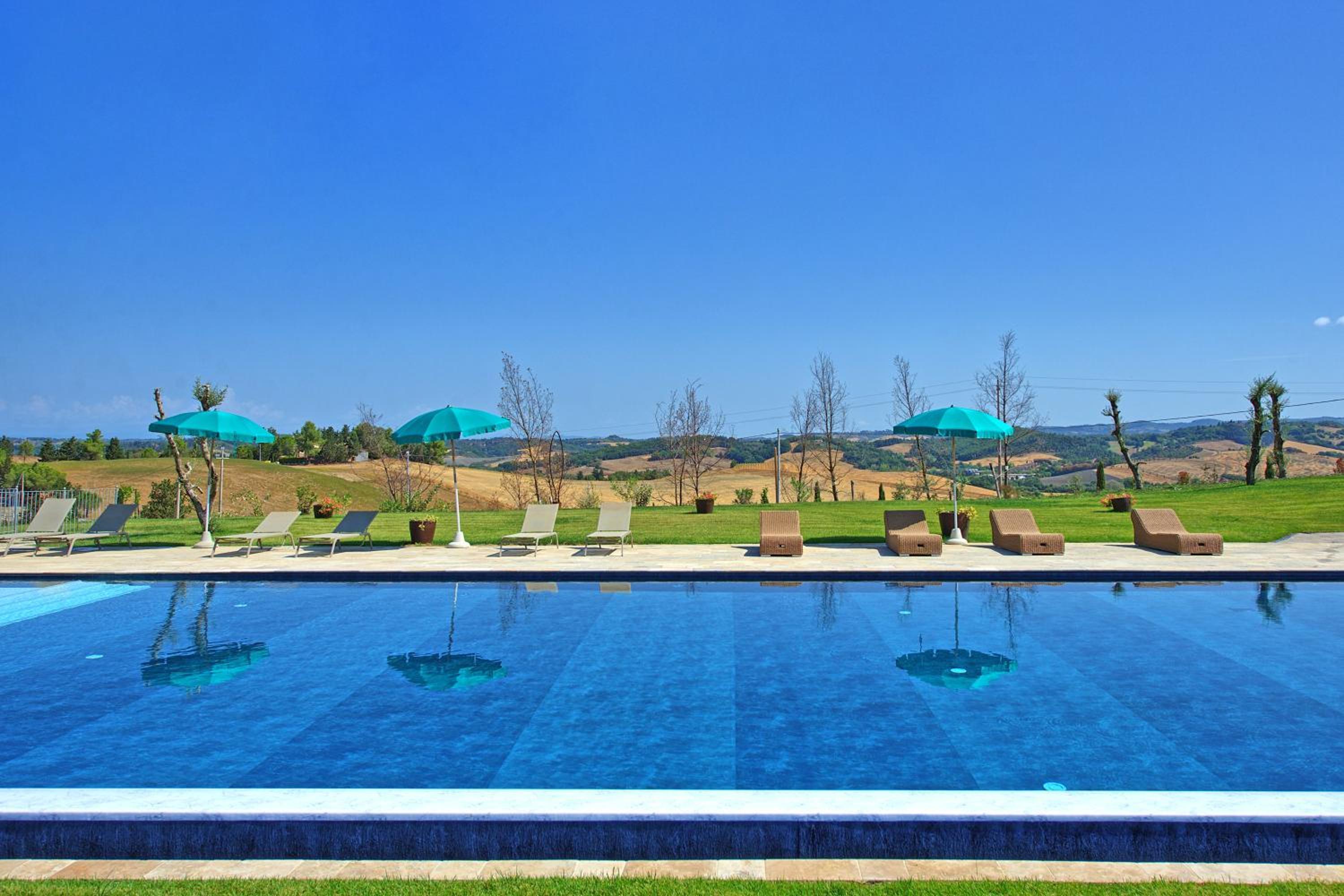 Villa photo 3