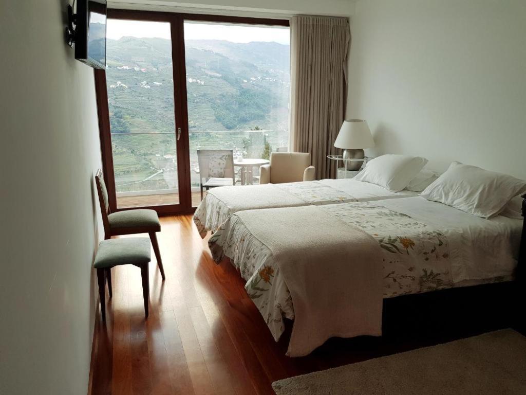 Suite with River View - Photo 11