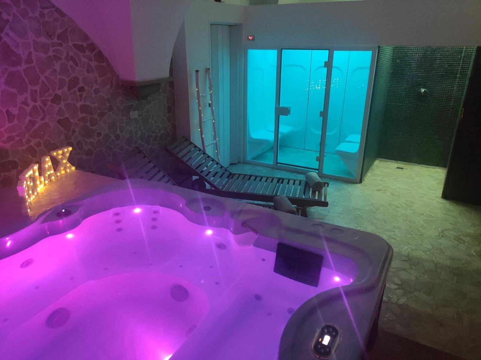 Double Room with Spa Bath photo 3
