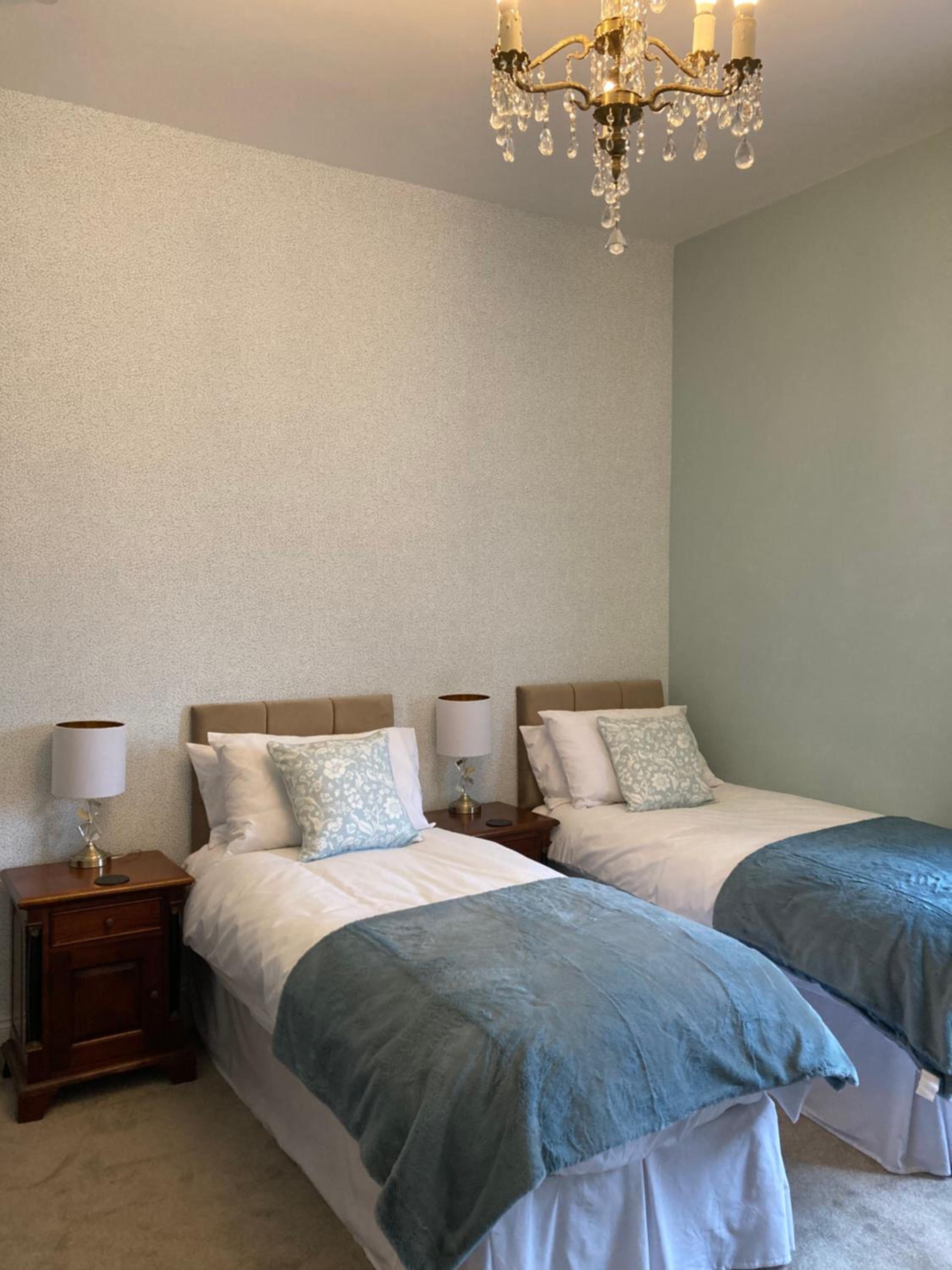 Deluxe Double or Twin Room with City View - Photo 1