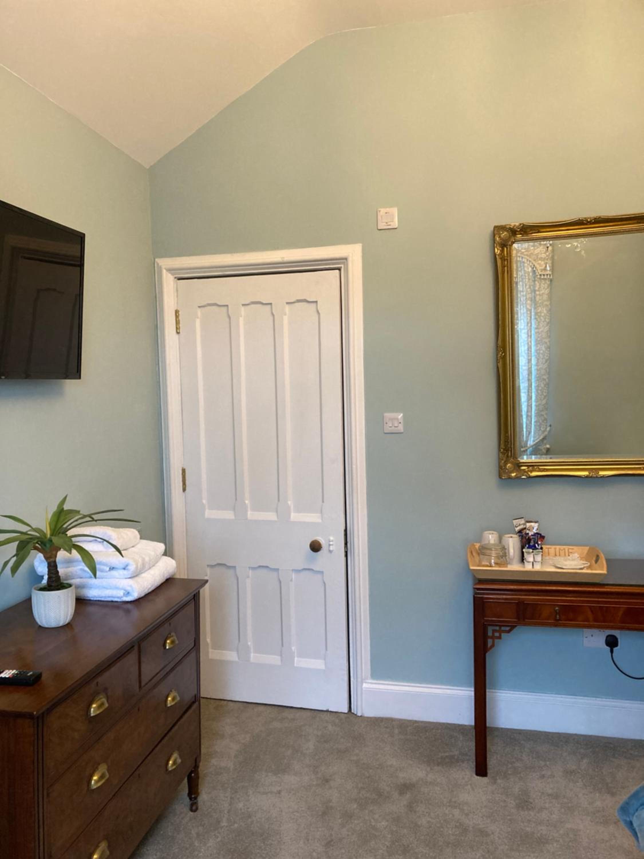 Deluxe Double or Twin Room with City View - Photo 6
