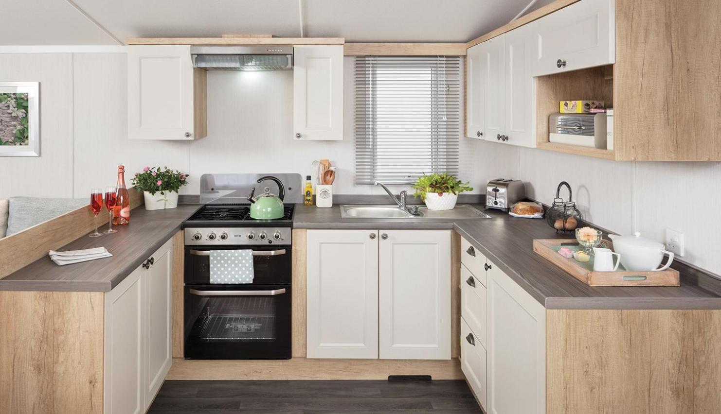 3 Bedroom Platinum Hot Tub Caravan photo 2
