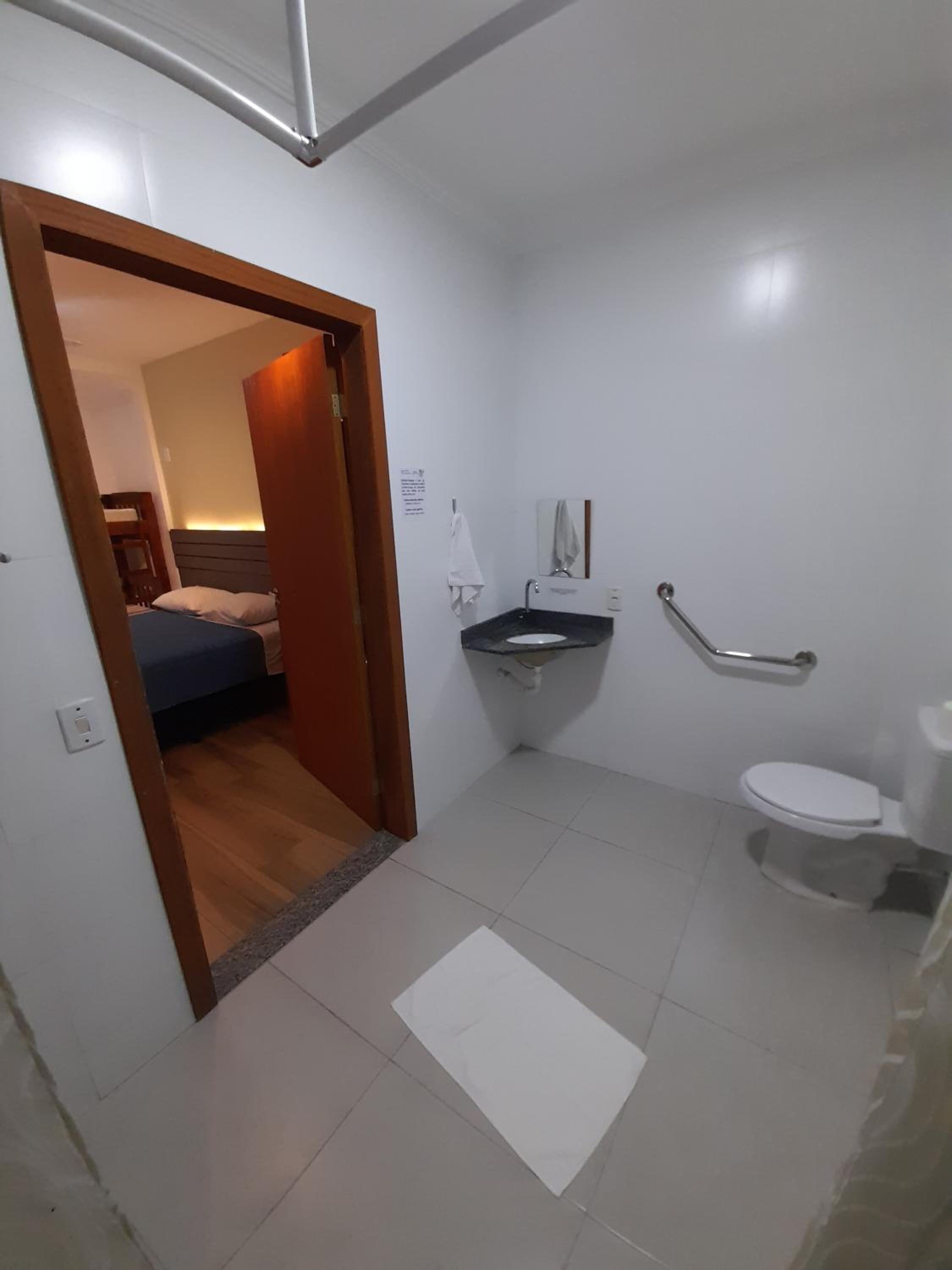 Queen Room - Disability Access - Photo 6