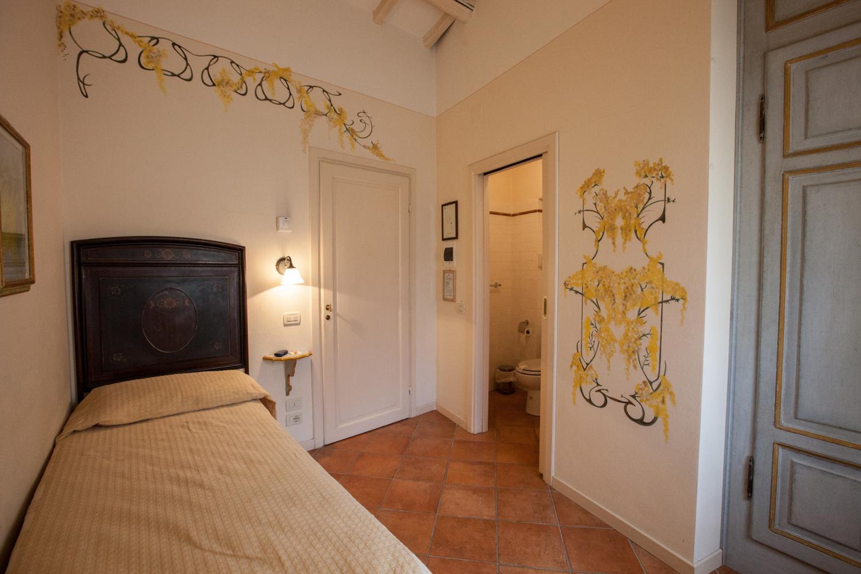 Single Room photo 3