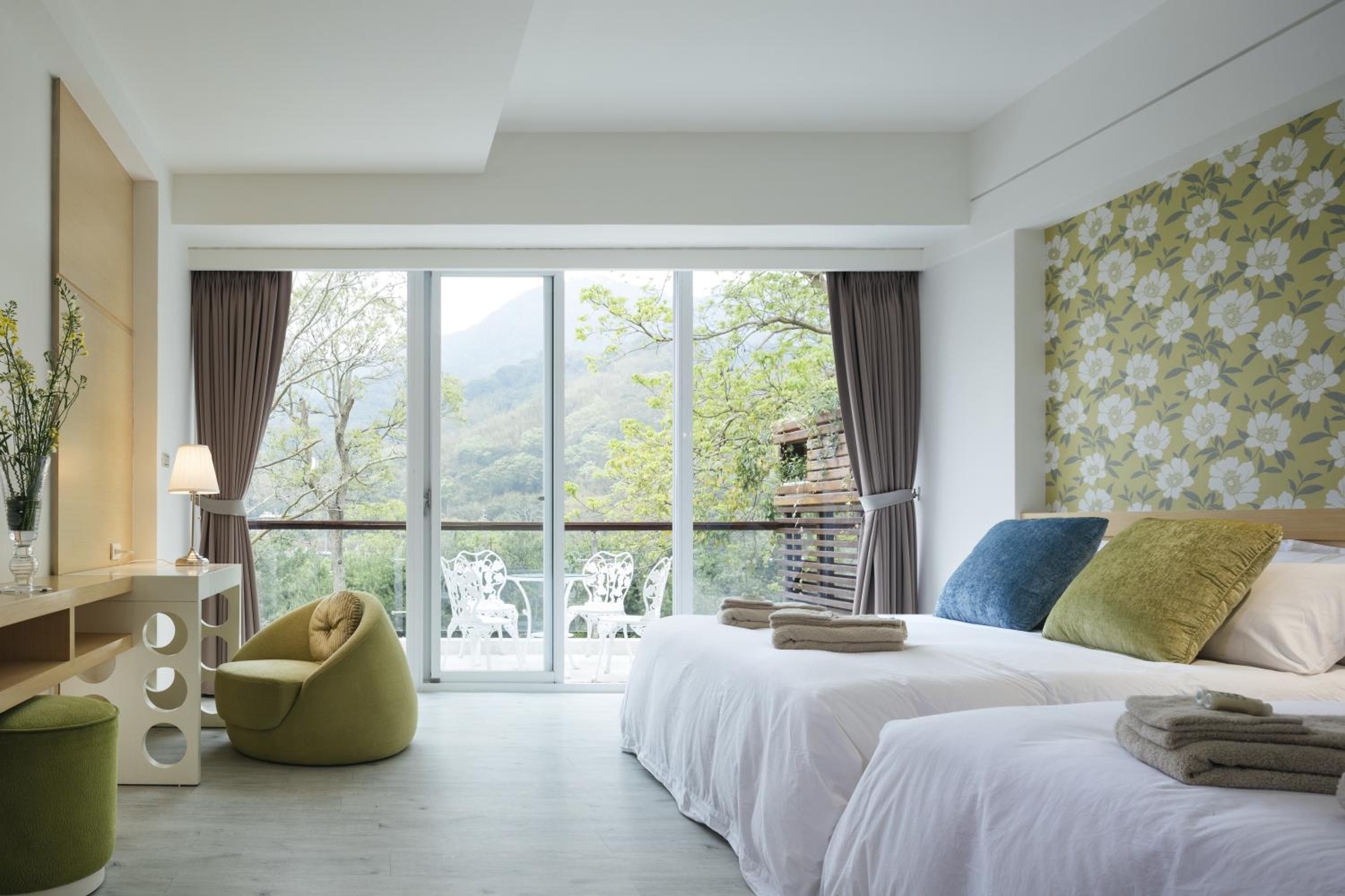 Quadruple Room with Mountain View photo 1