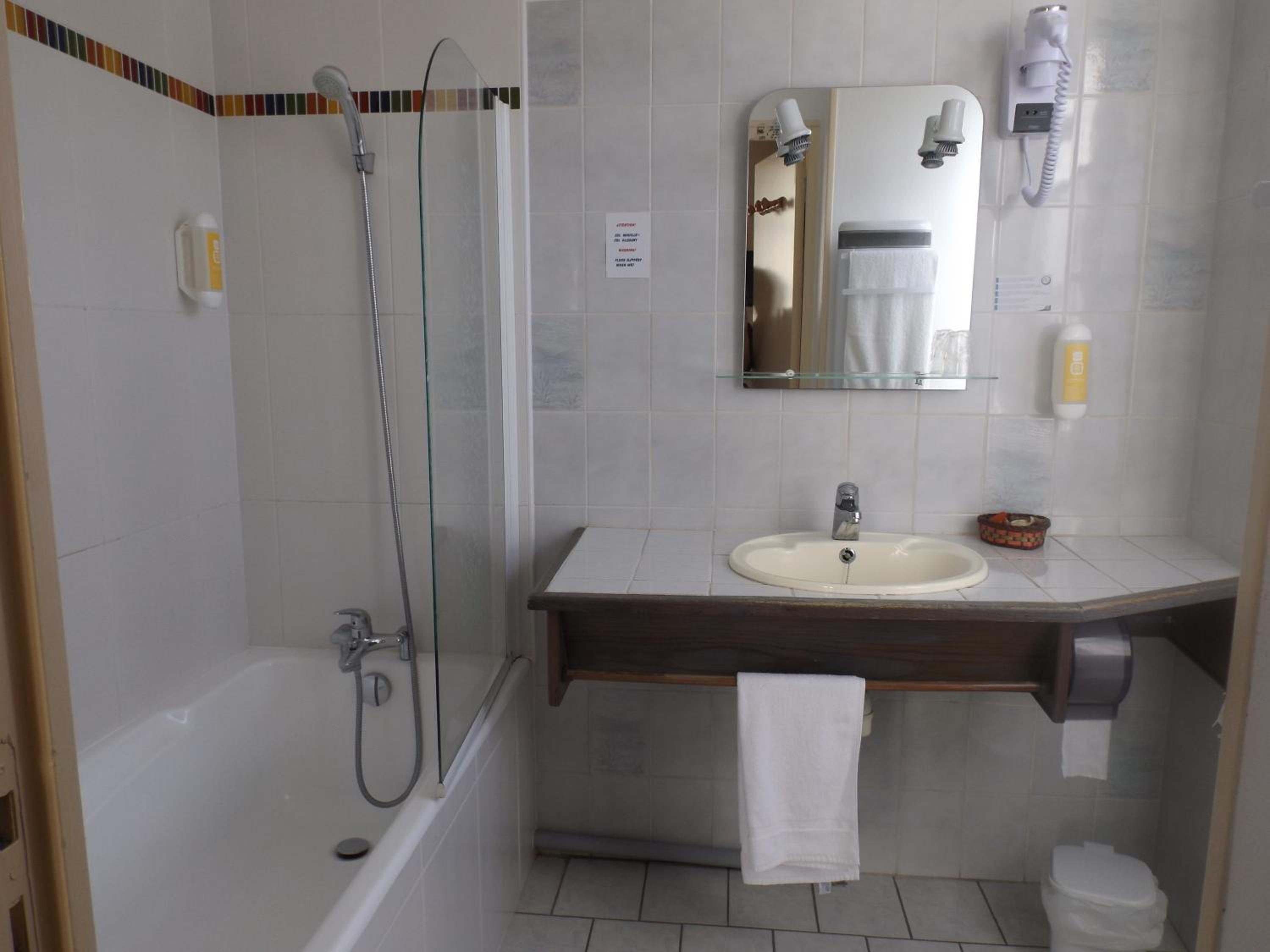 Double Room - Photo 8
