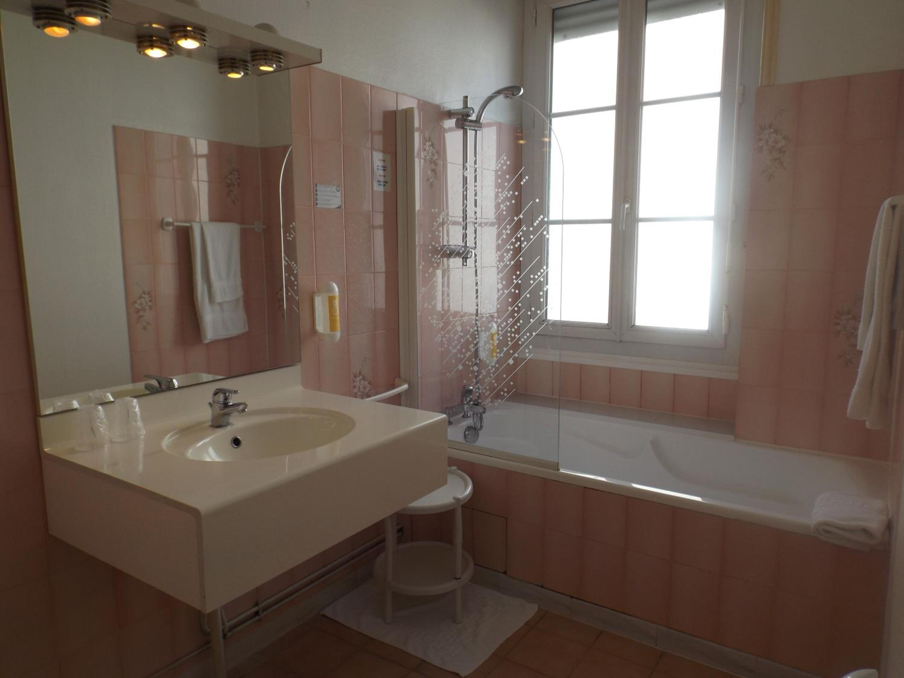 Double Room - Photo 5