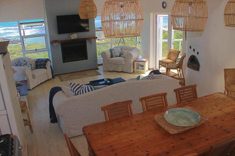 Five-Bedroom House - Photo 102