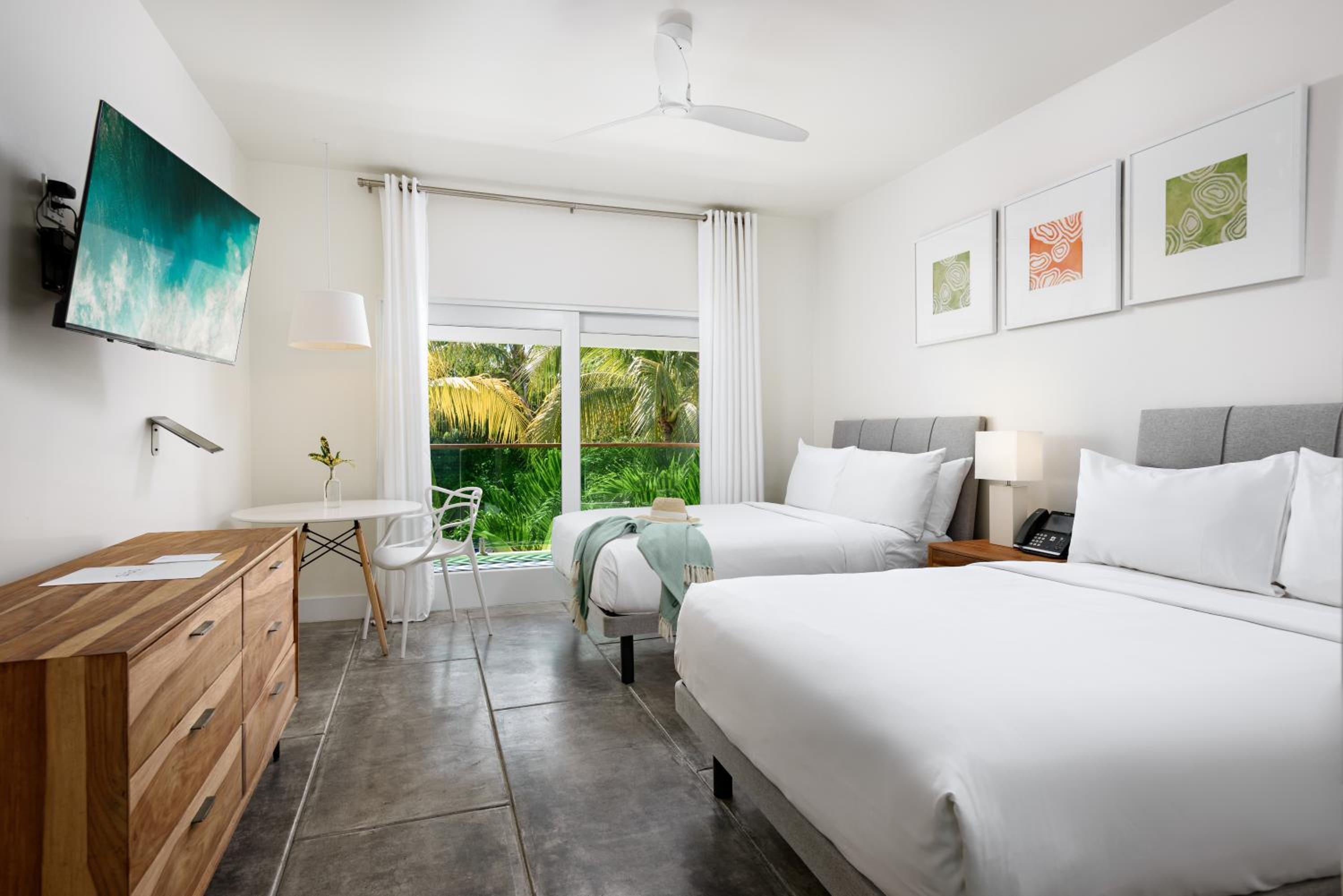 Double Room with Pool View photo 3
