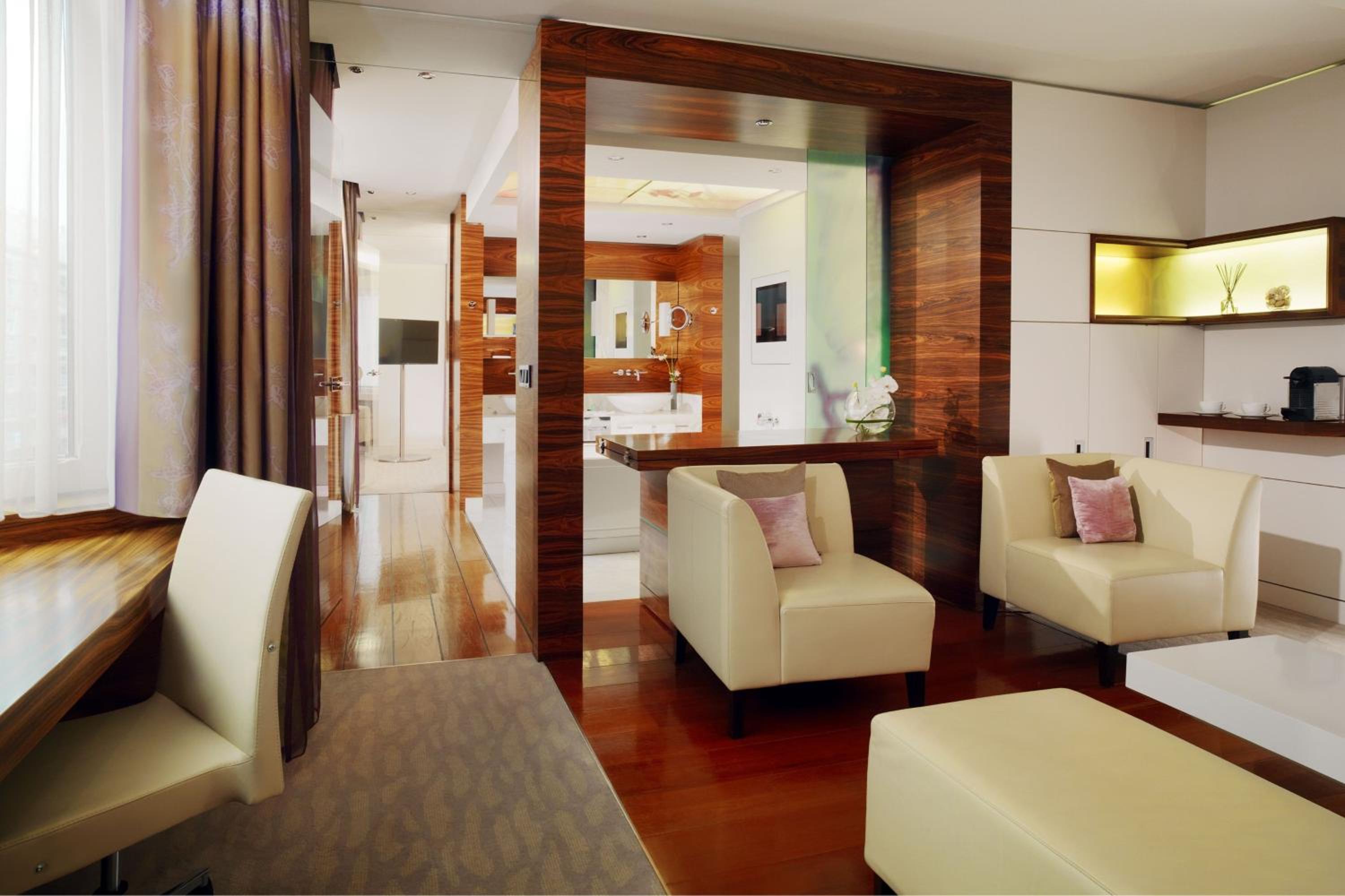 Corner Suite