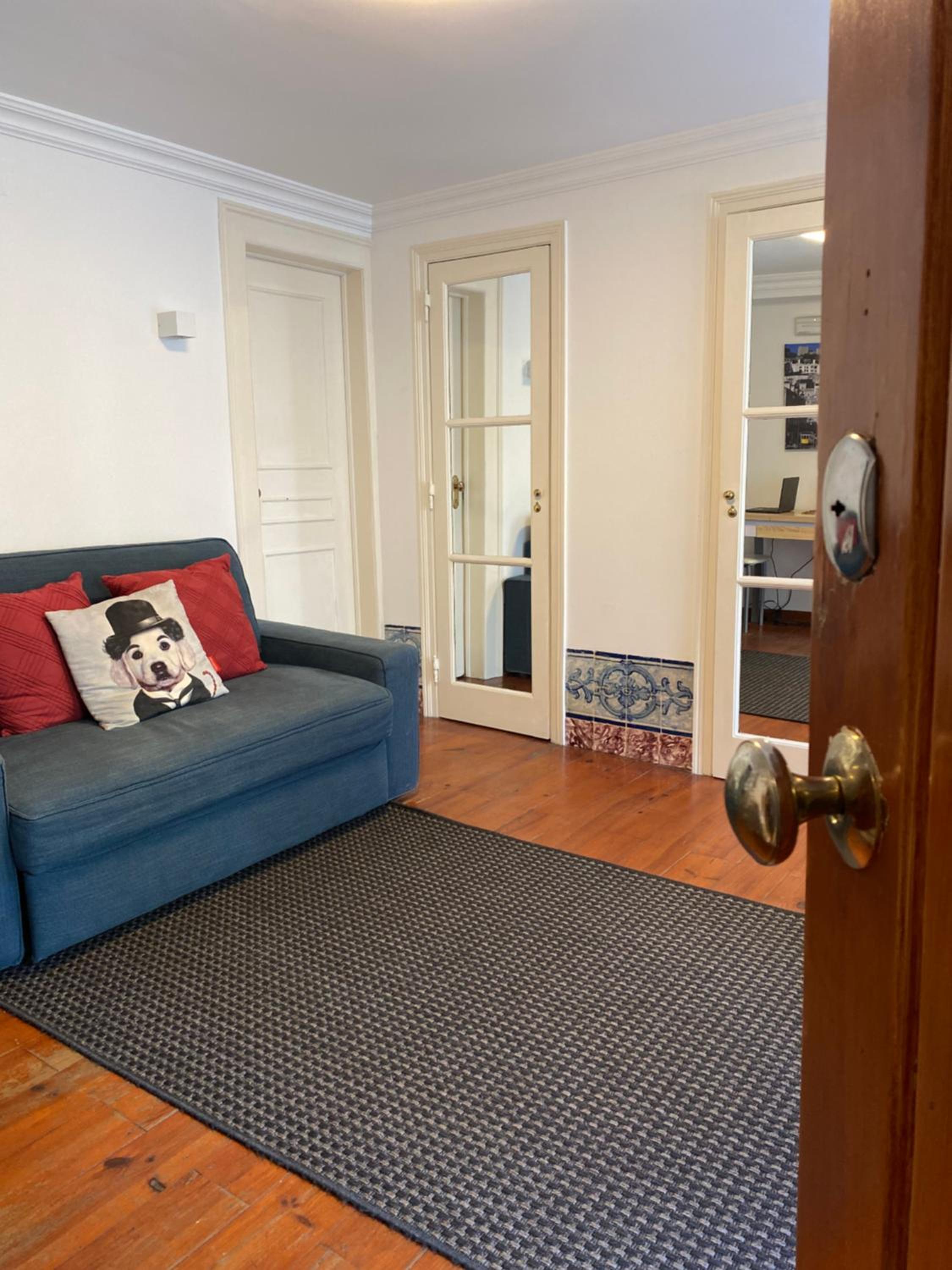 One-Bedroom Apartment - Photo 3
