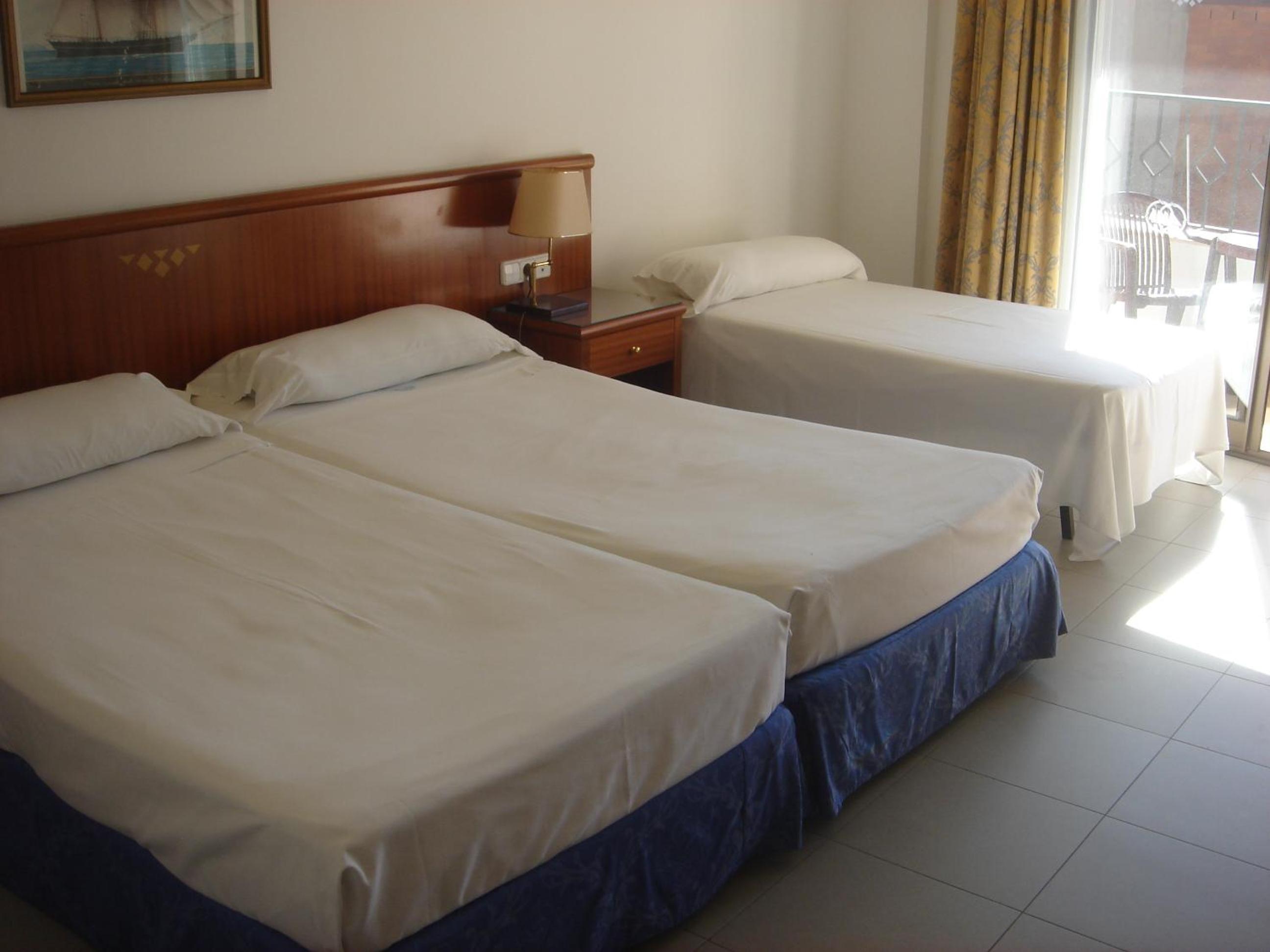 Triple Room (3 Adults) - Photo 4