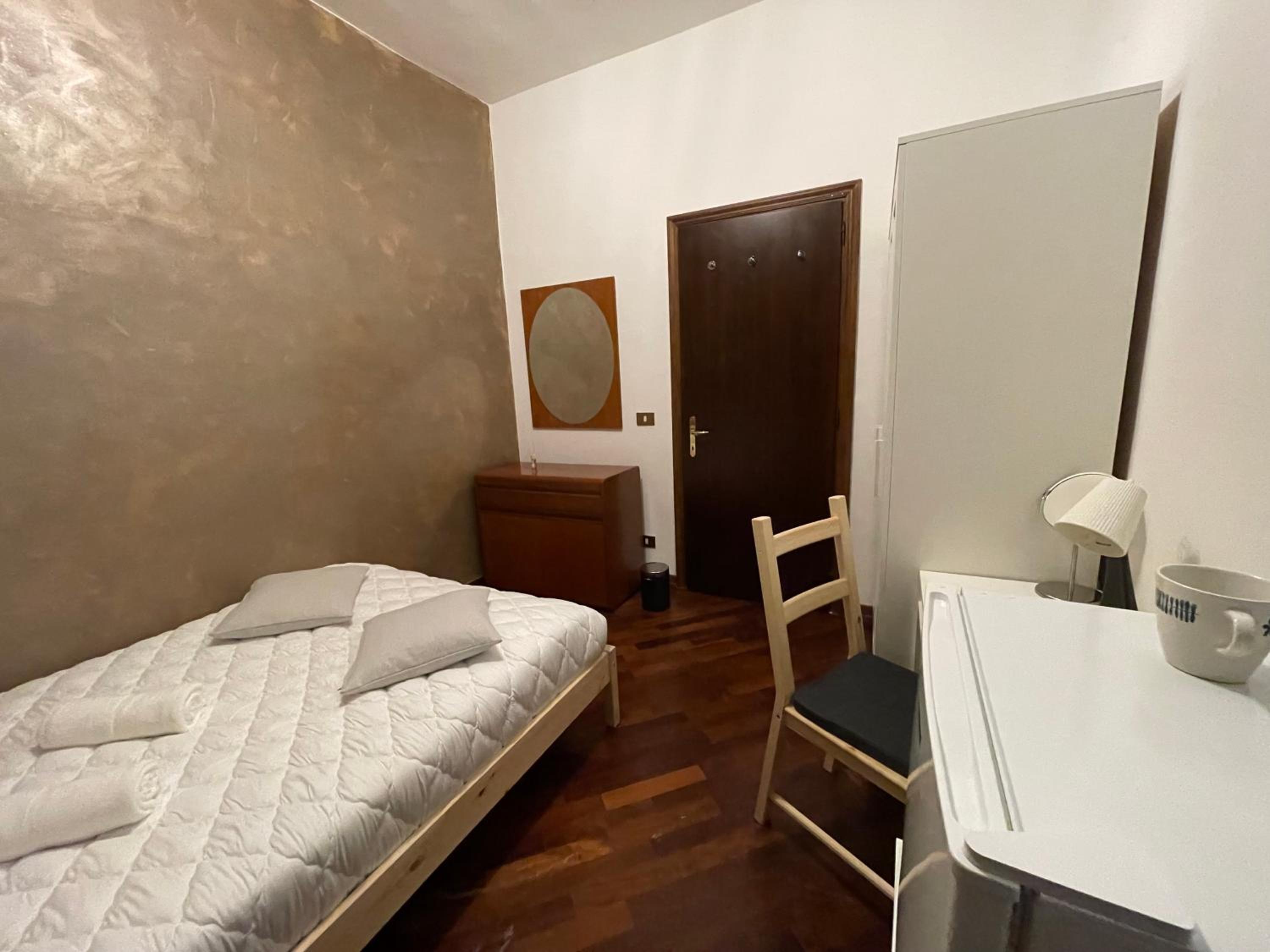 Small Double Room photo 2