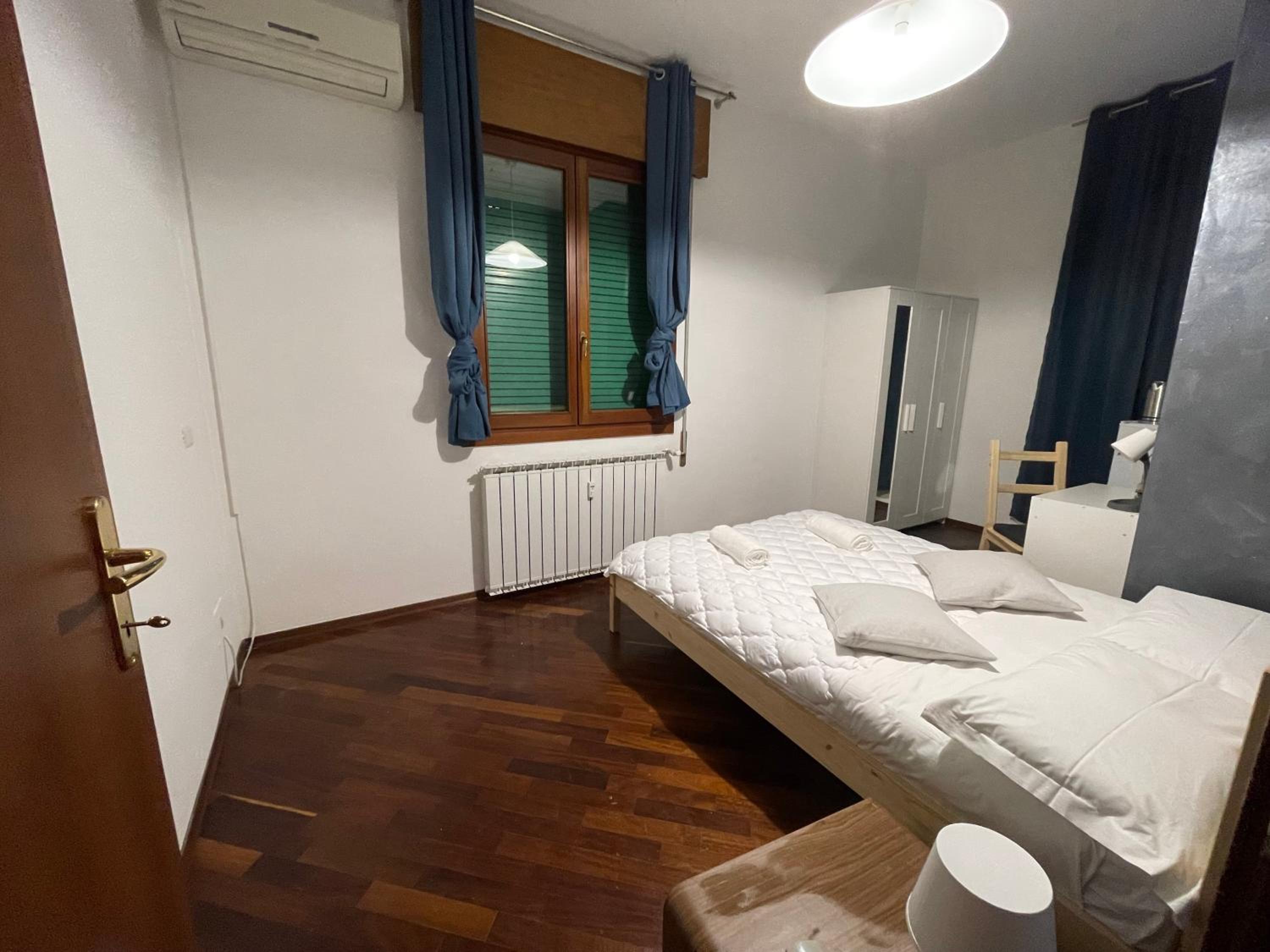 Standard Double Room with Shared Bathroom photo 2