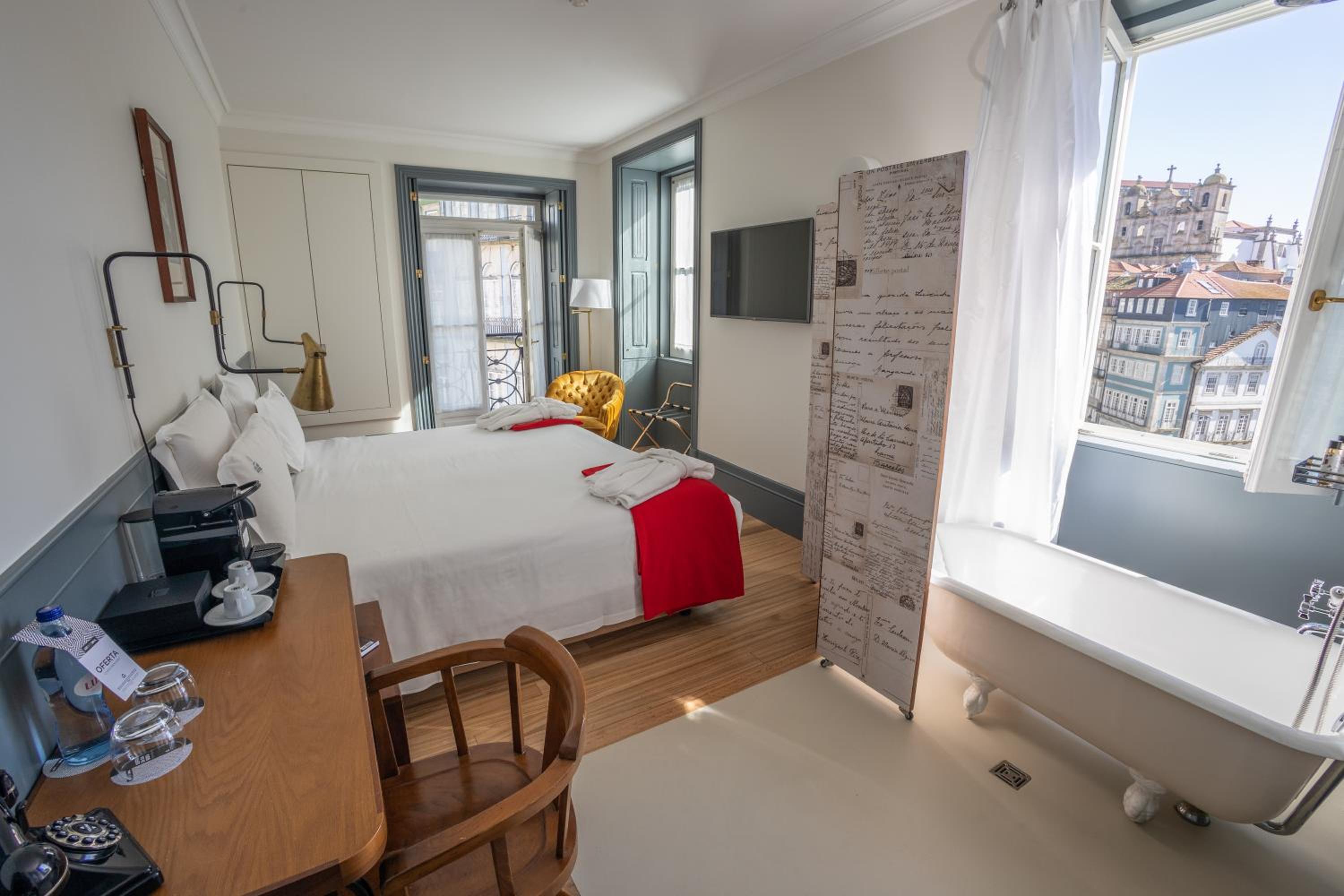 Chambre Double ou Lits Jumeaux Supérieure avec Baignoire sur Pieds