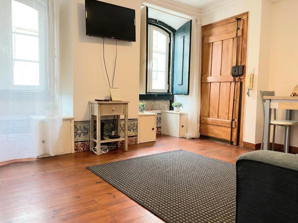 One-Bedroom Apartment - Photo 1