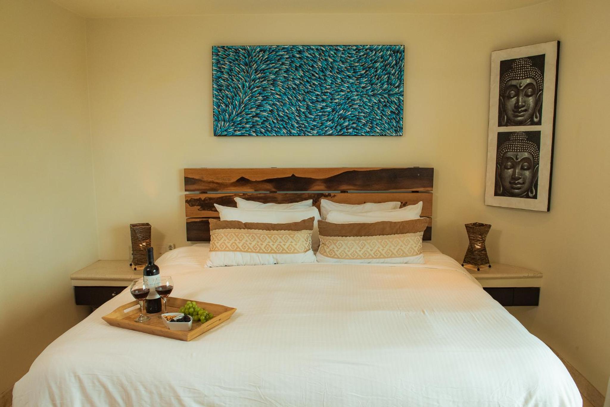 Deluxe One-Bedroom Suite photo 1