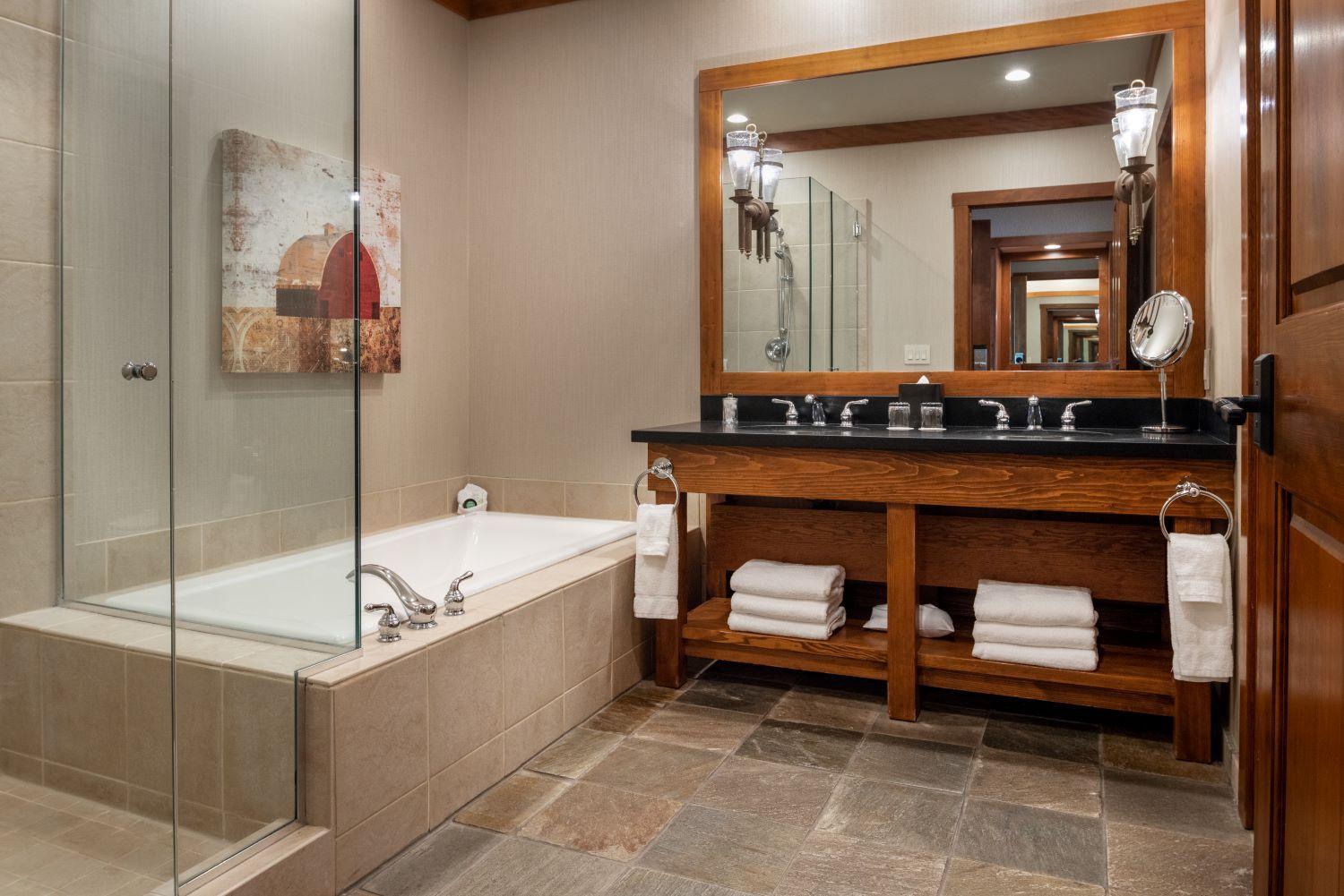 Superior King Room - Photo 3