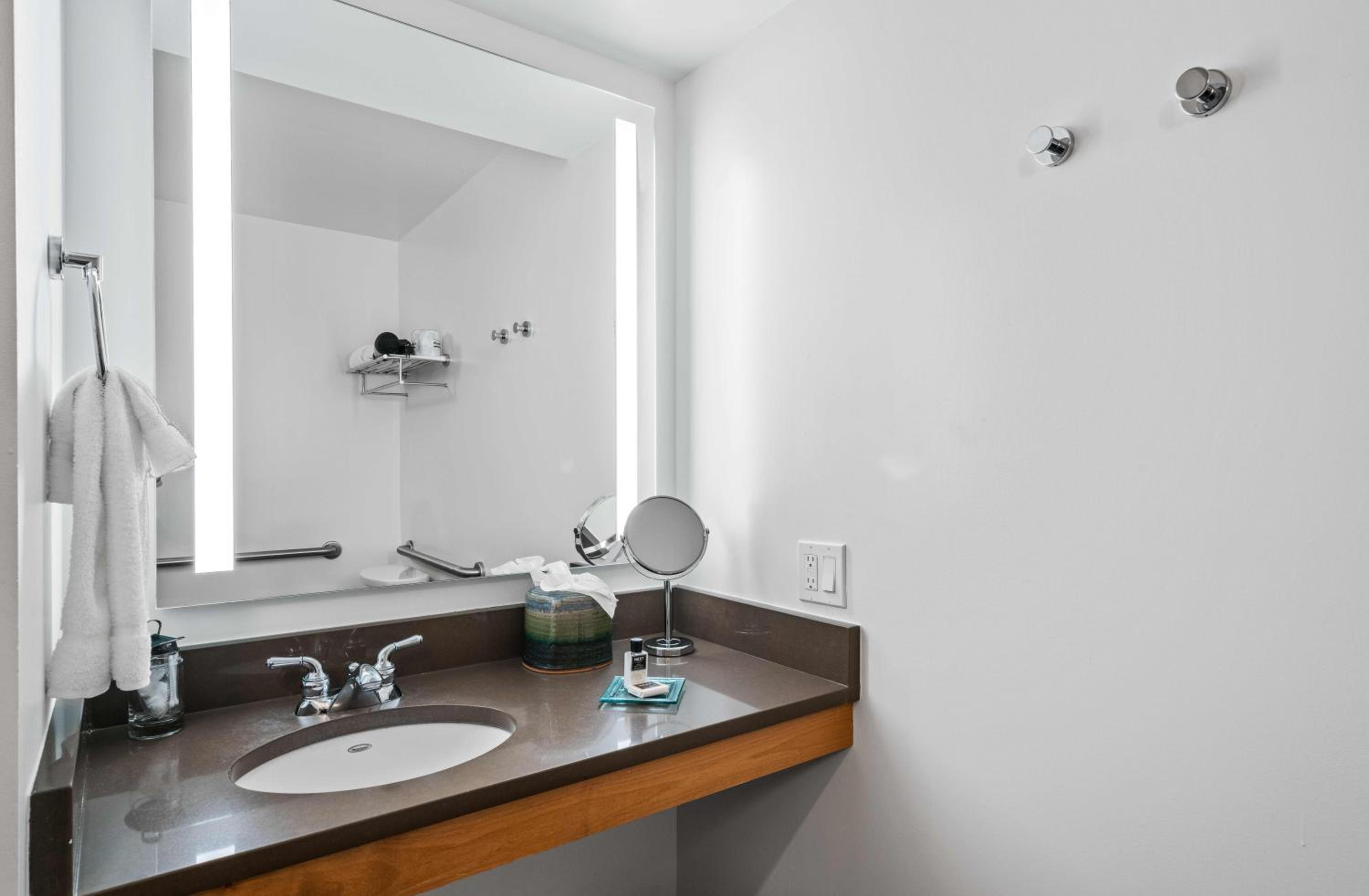 King Room - Disability Access - Photo 3