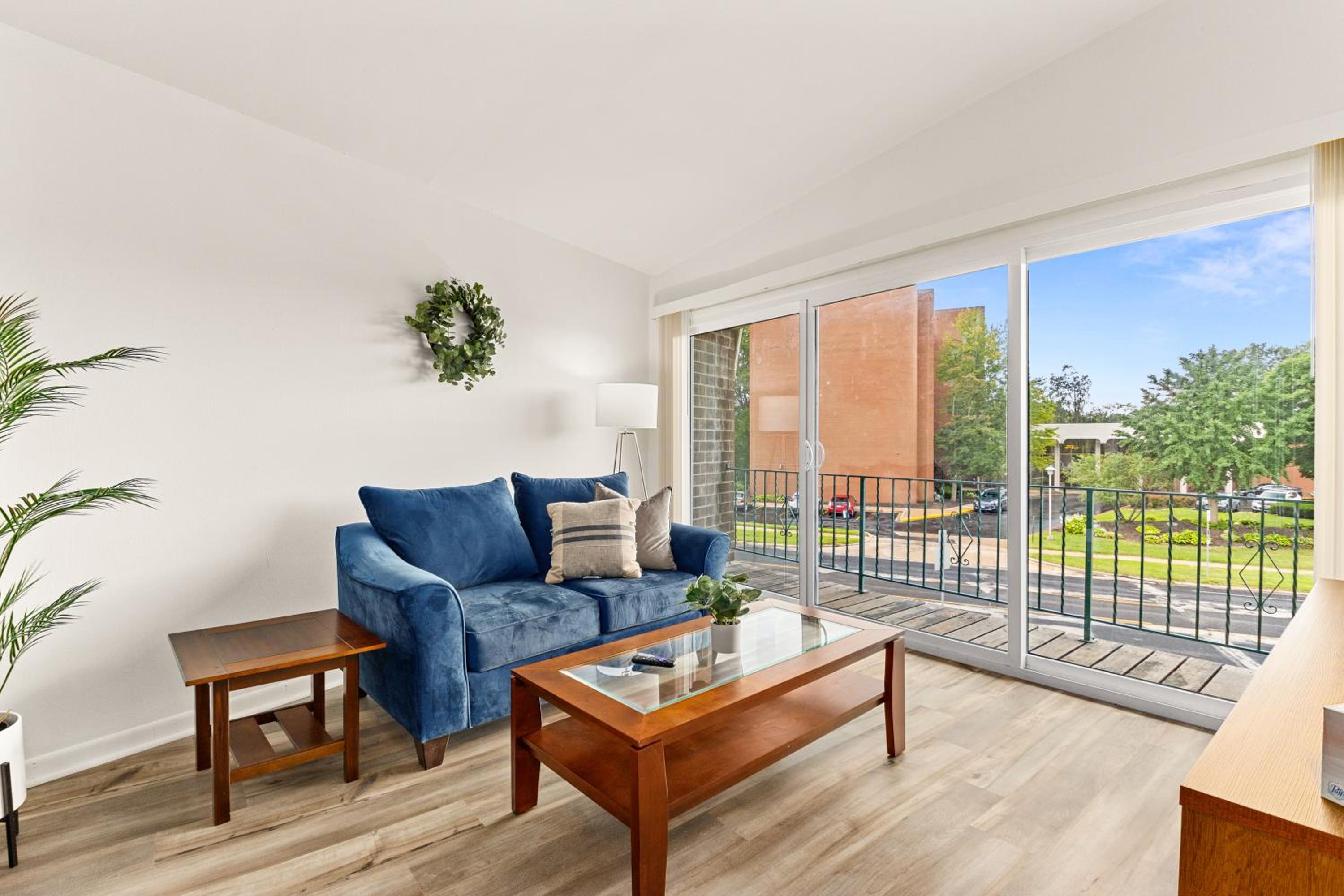 Apartment with Balcony photo 2