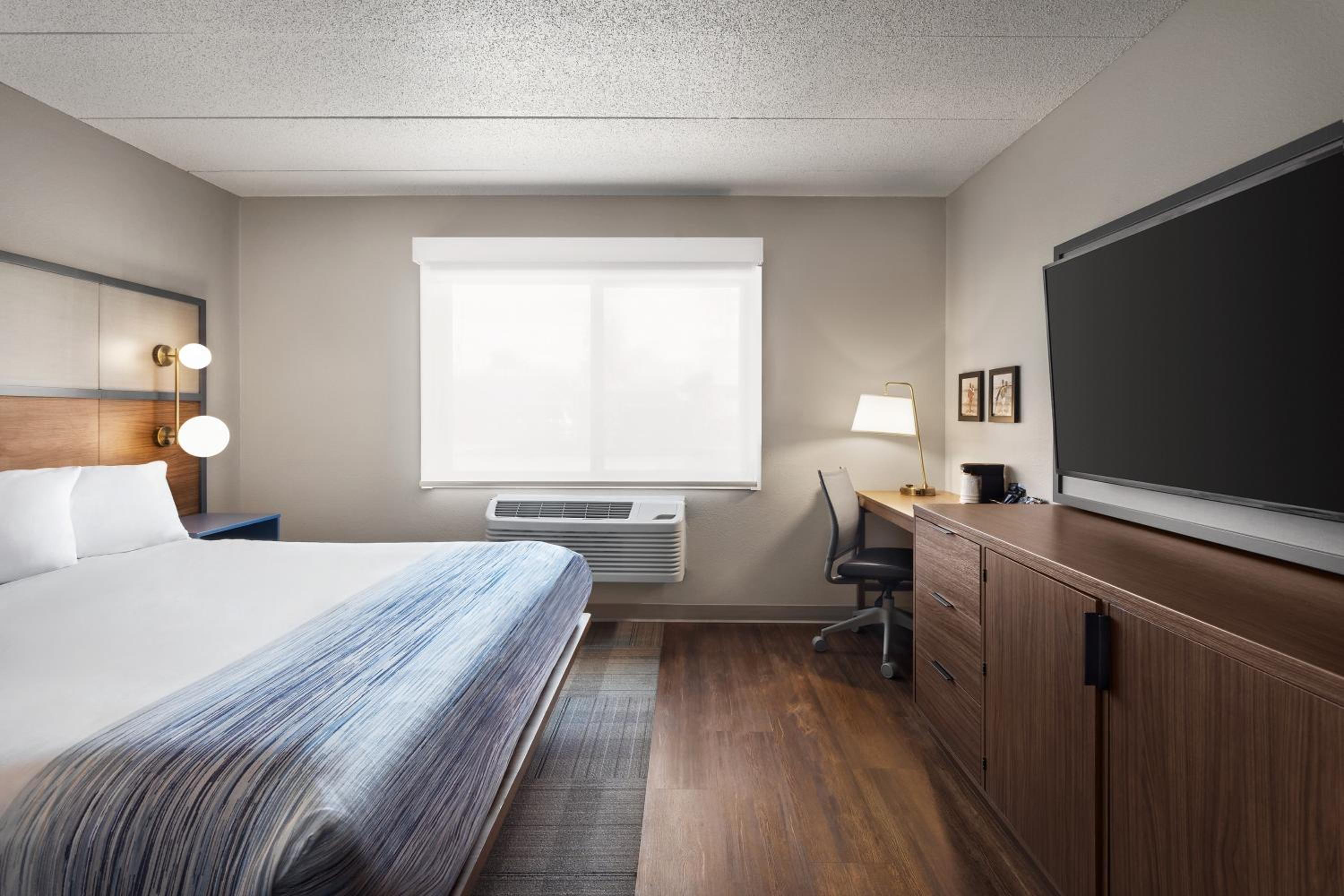 King Room - Non-Smoking - Photo 1
