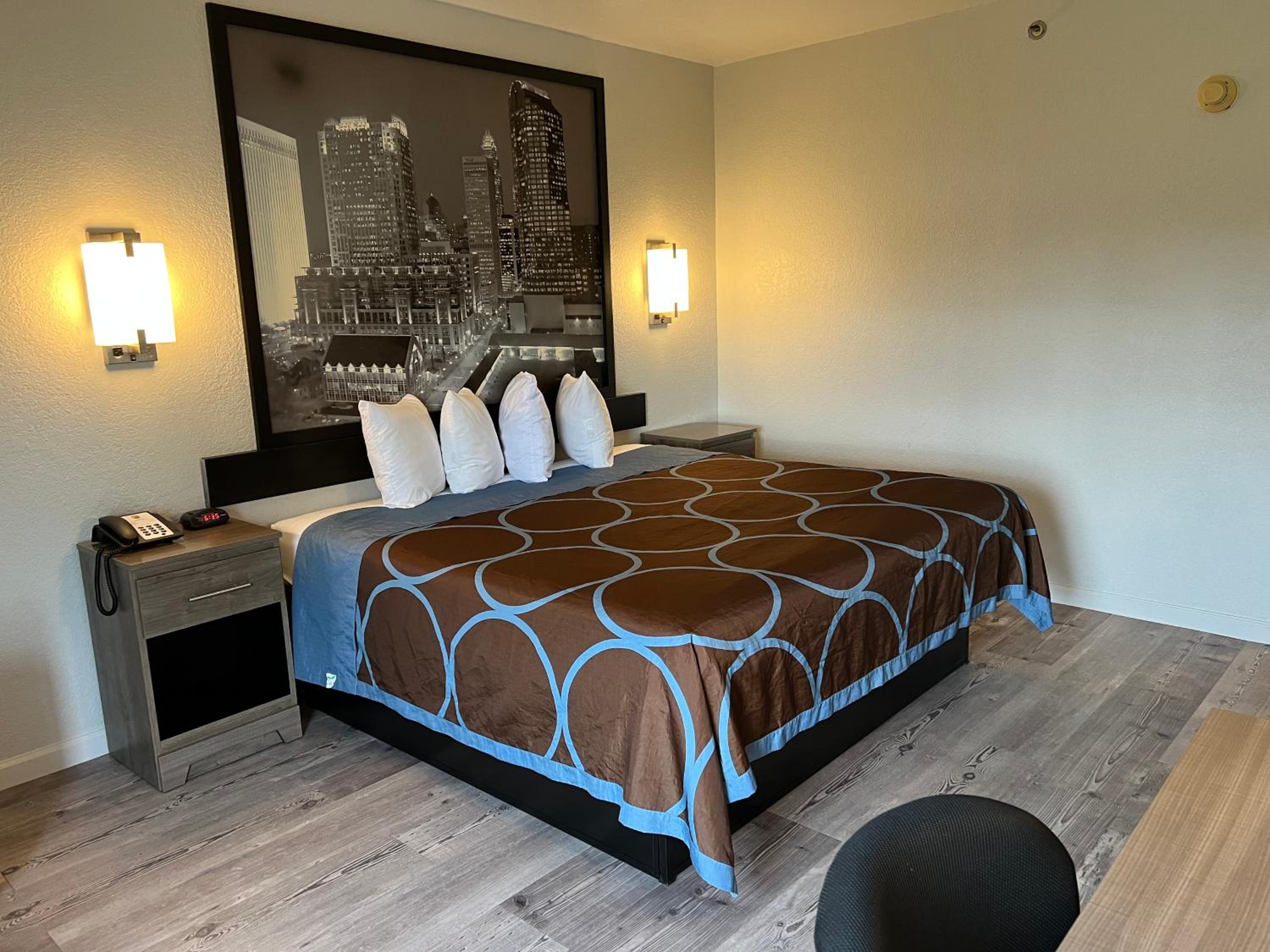 King Room - Mobility Access/Non-Smoking - Photo 1