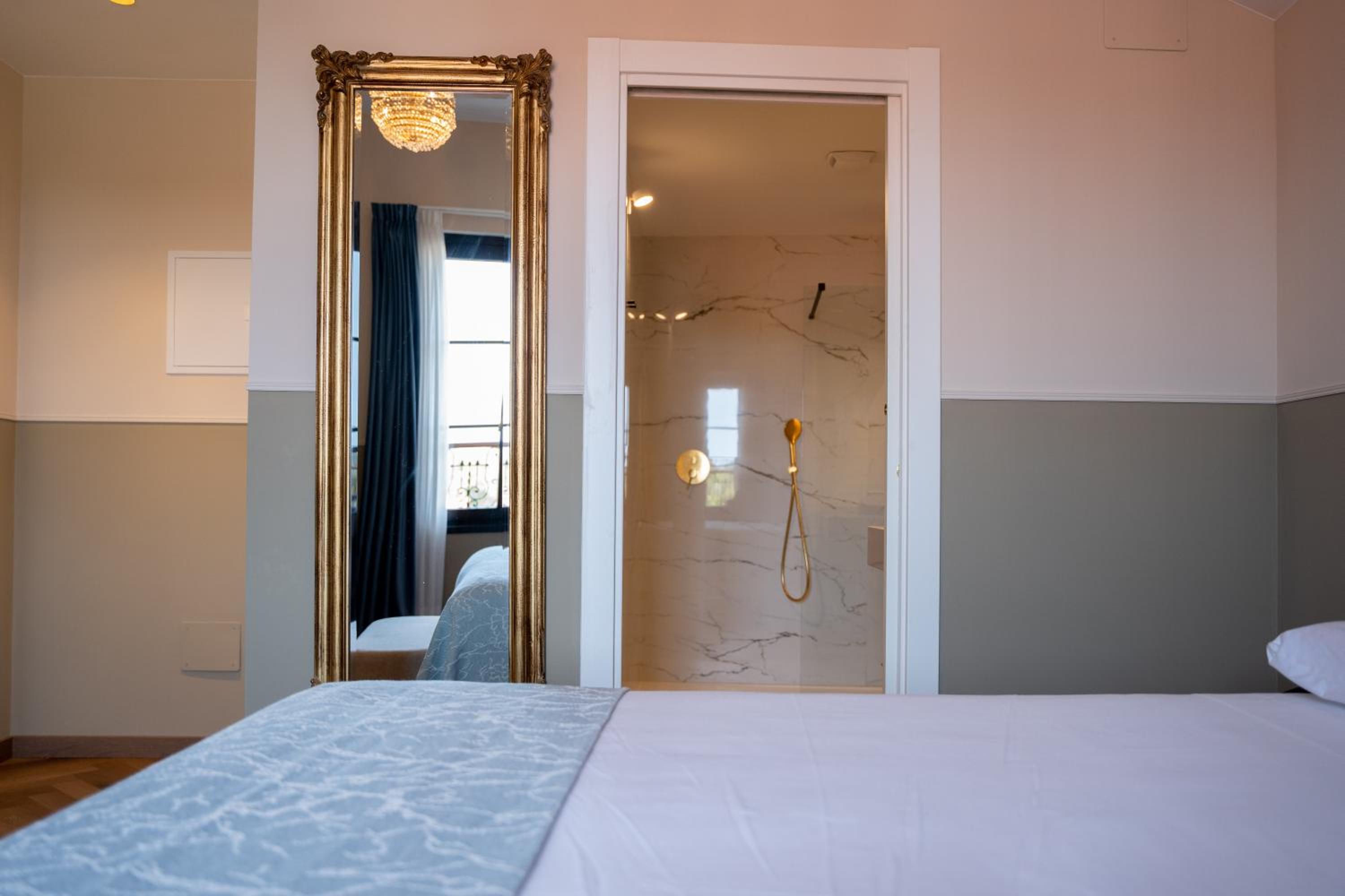 Double Room - Photo 6