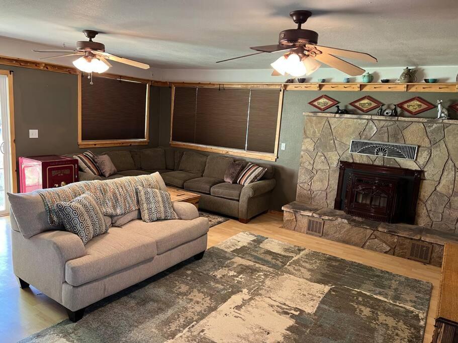 Five-Bedroom House photo 1