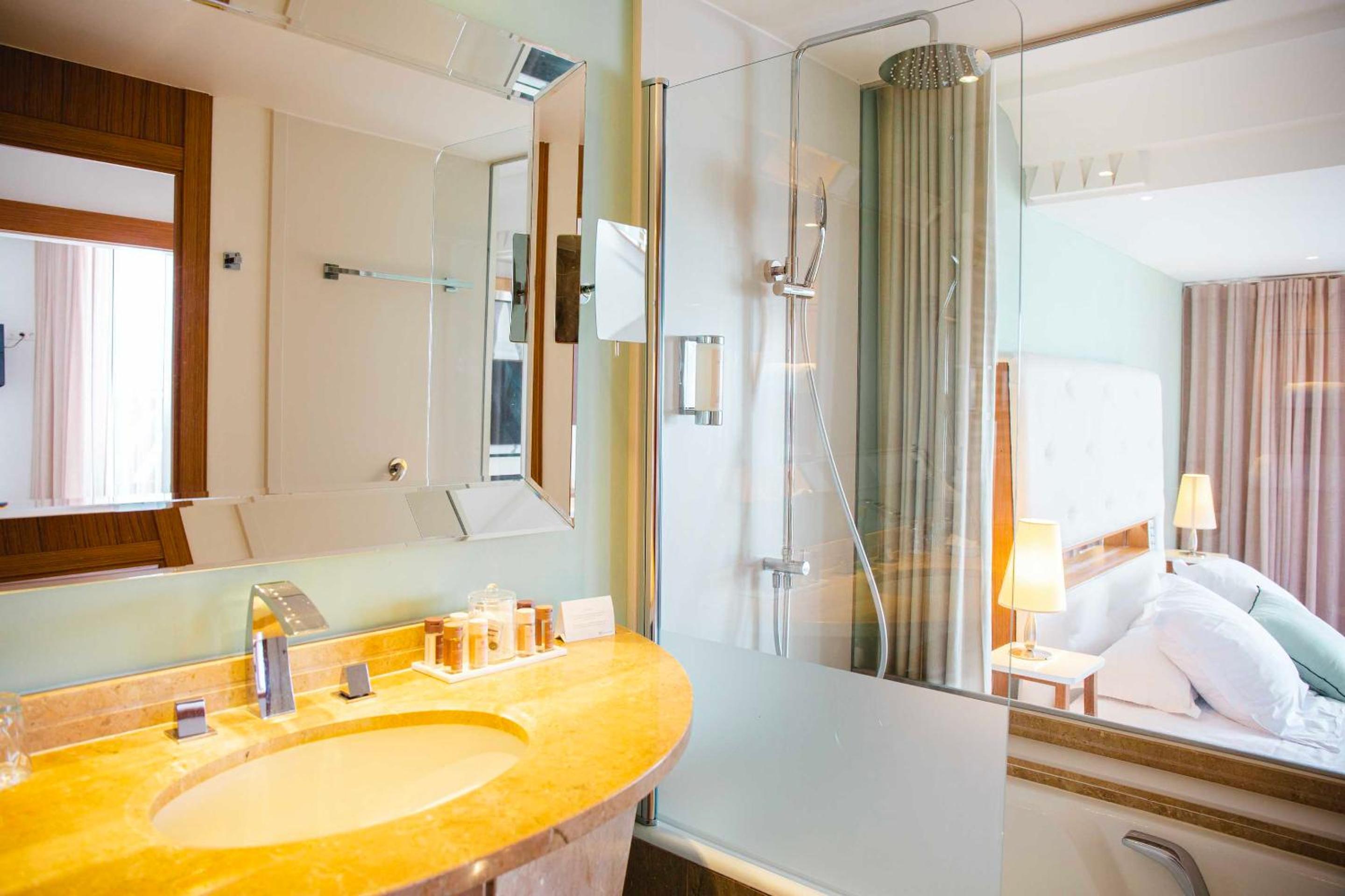 Deluxe Double Room with Wellness Access - Photo 4