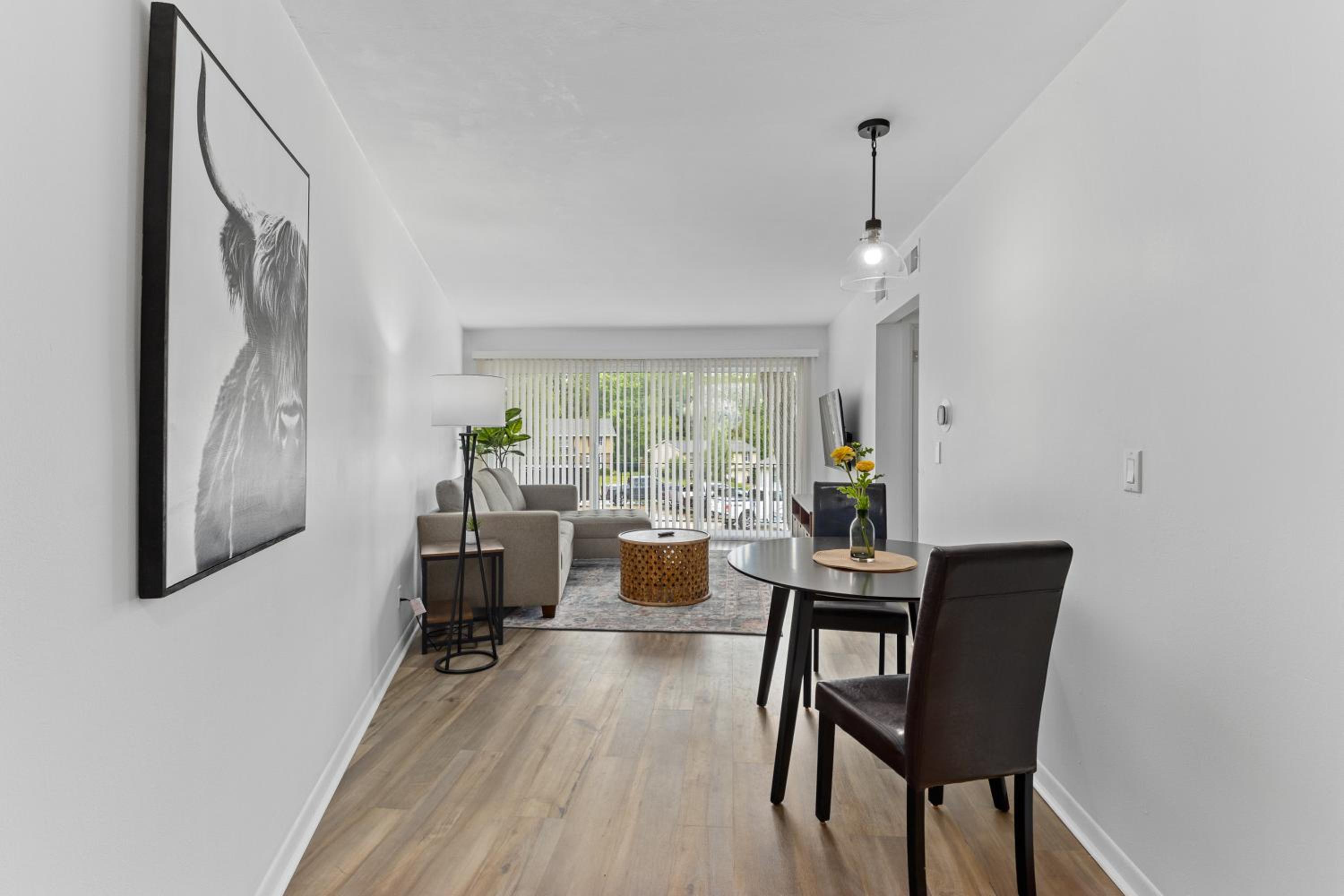 Apartment with Balcony photo 3