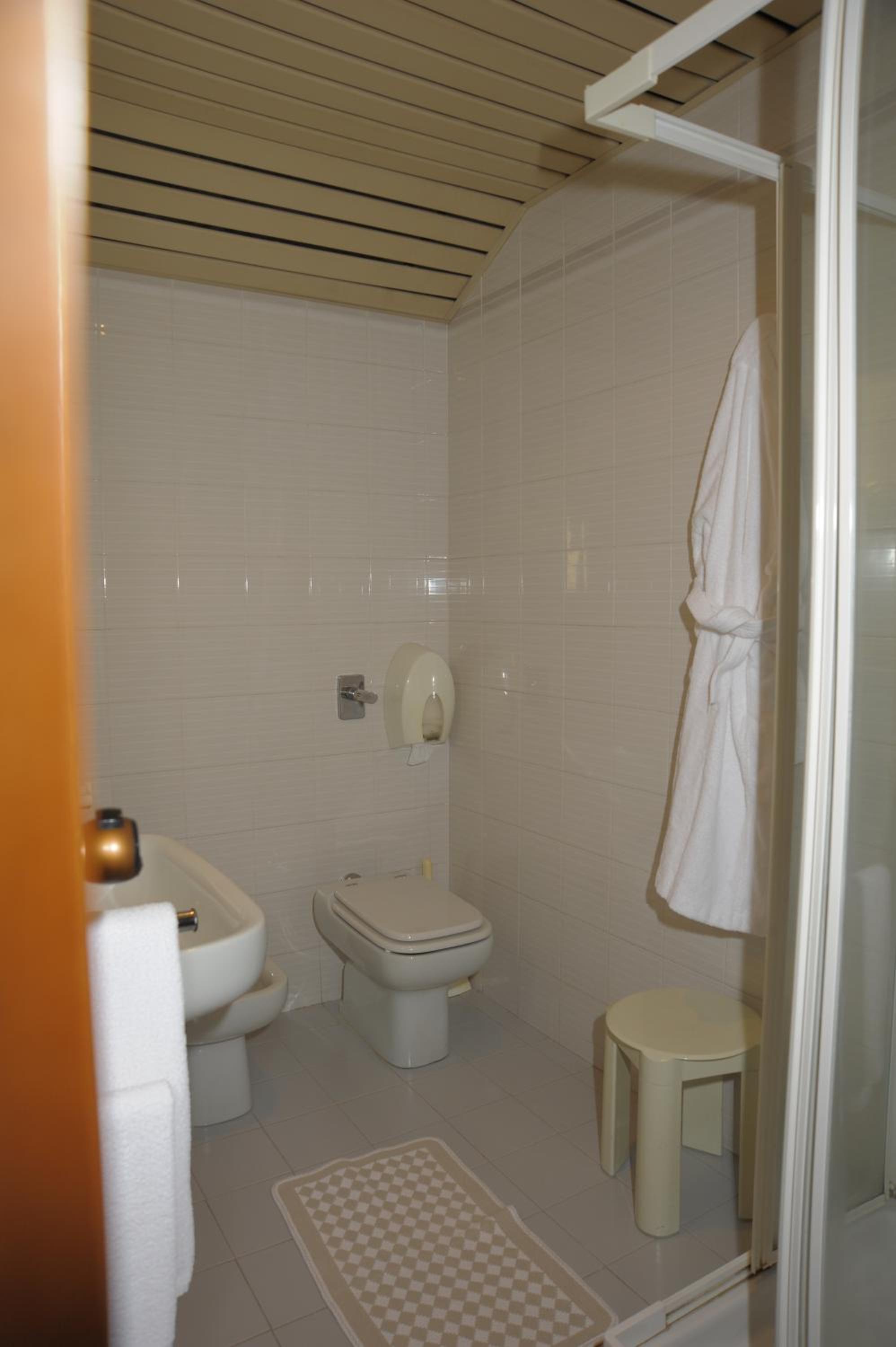 Double Room (1 Adult) - Photo 4