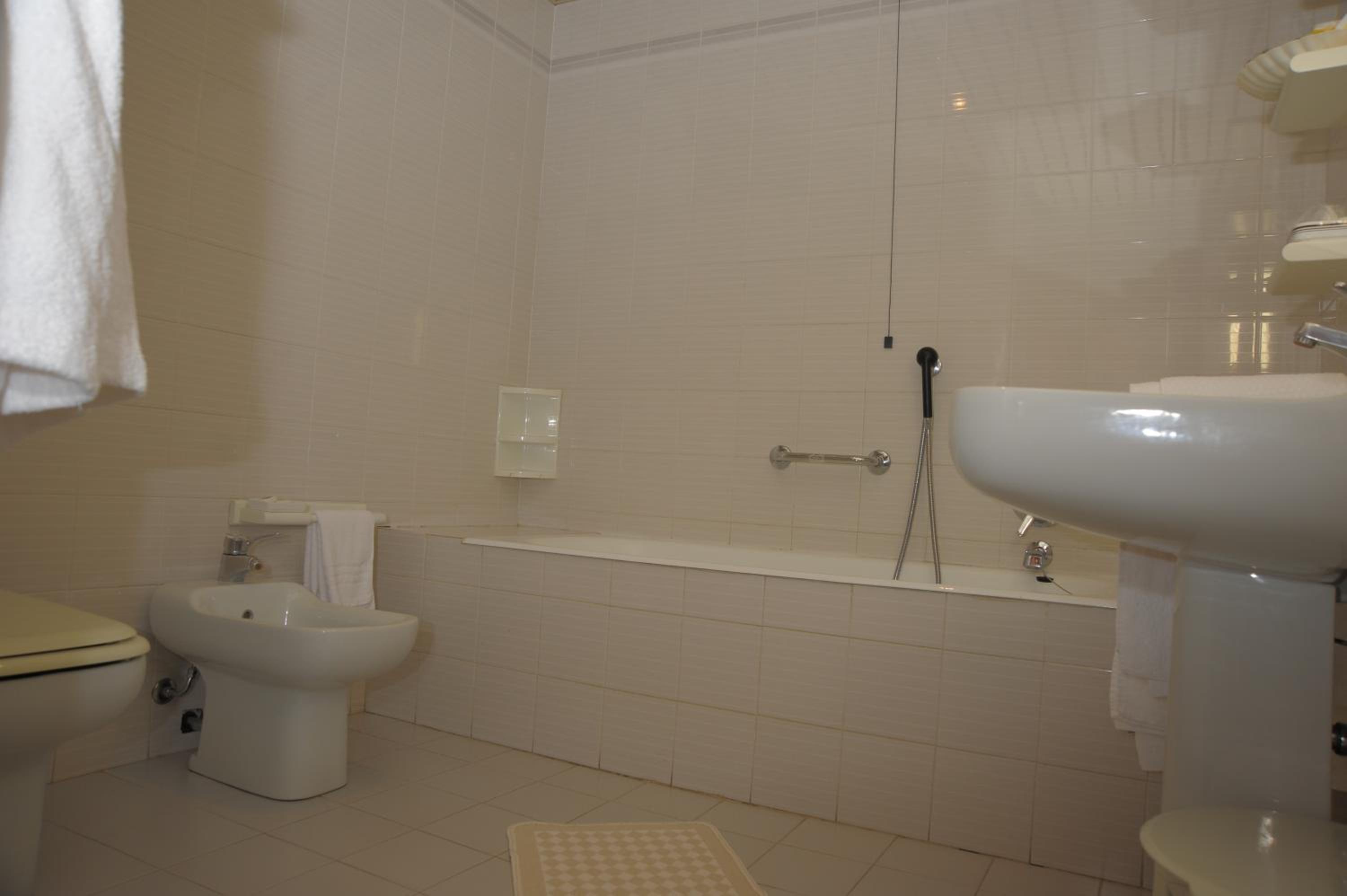Double Room (1 Adult) - Photo 3