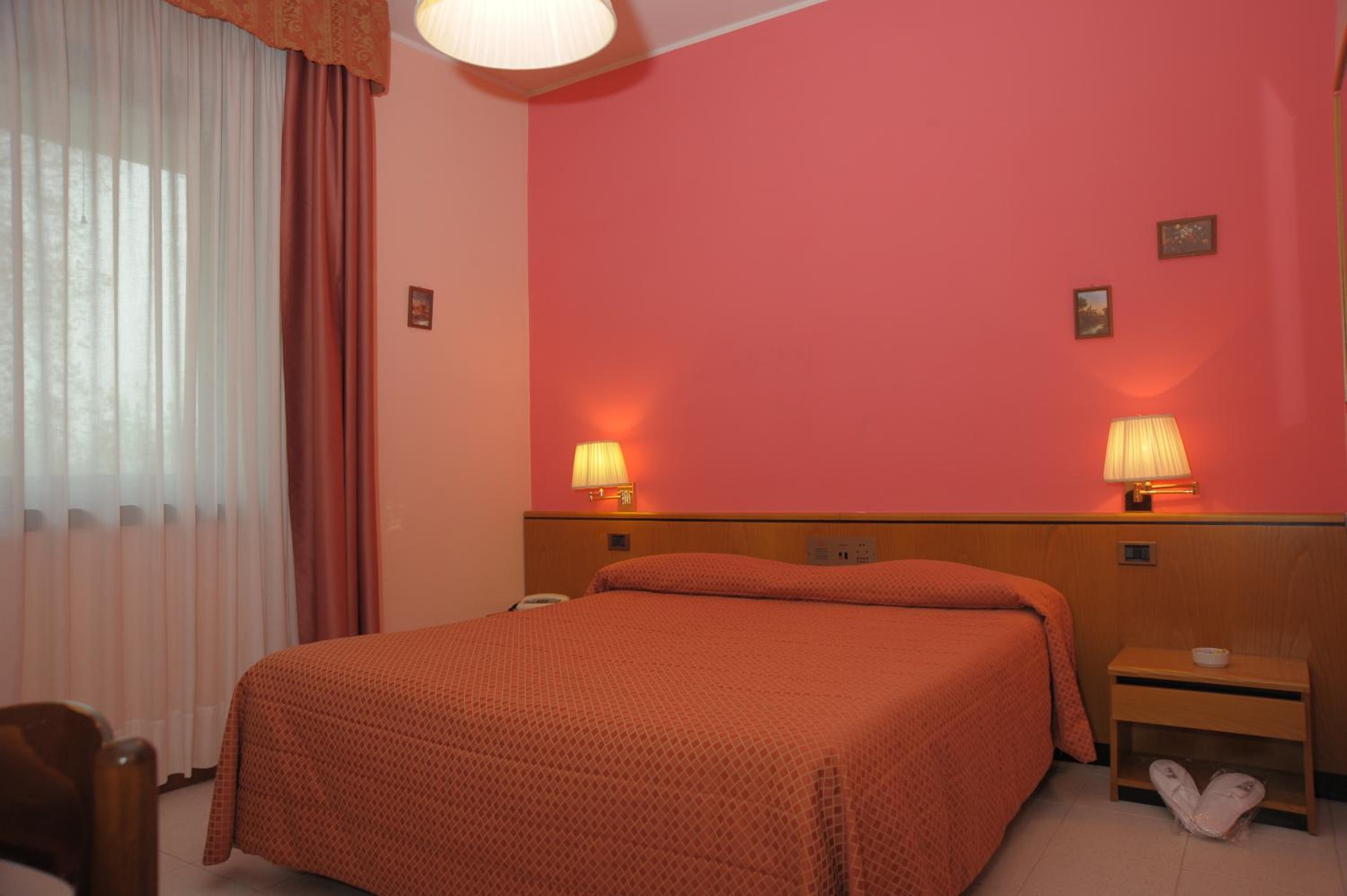 Double Room (1 Adult) - Photo 1