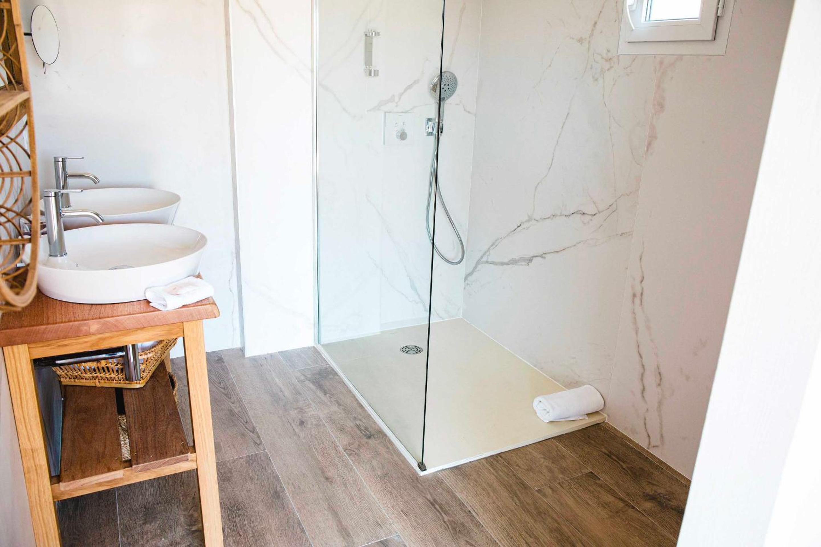 Hébergement La Villa de la Presqu&rsquo;île avec Jacuzzi Privé et Accès au Centre de Bien-Être photo