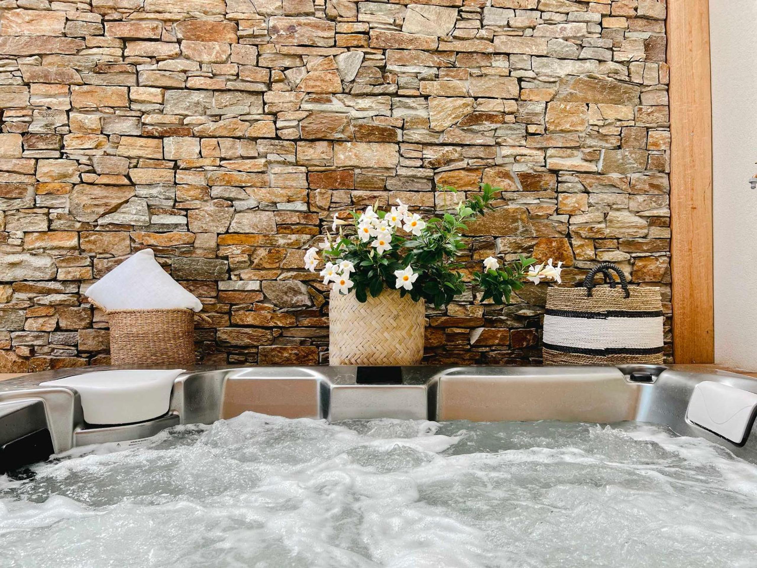 Les jardins de la presqu’île with private jacuzzi and Wellness Access - Photo 8