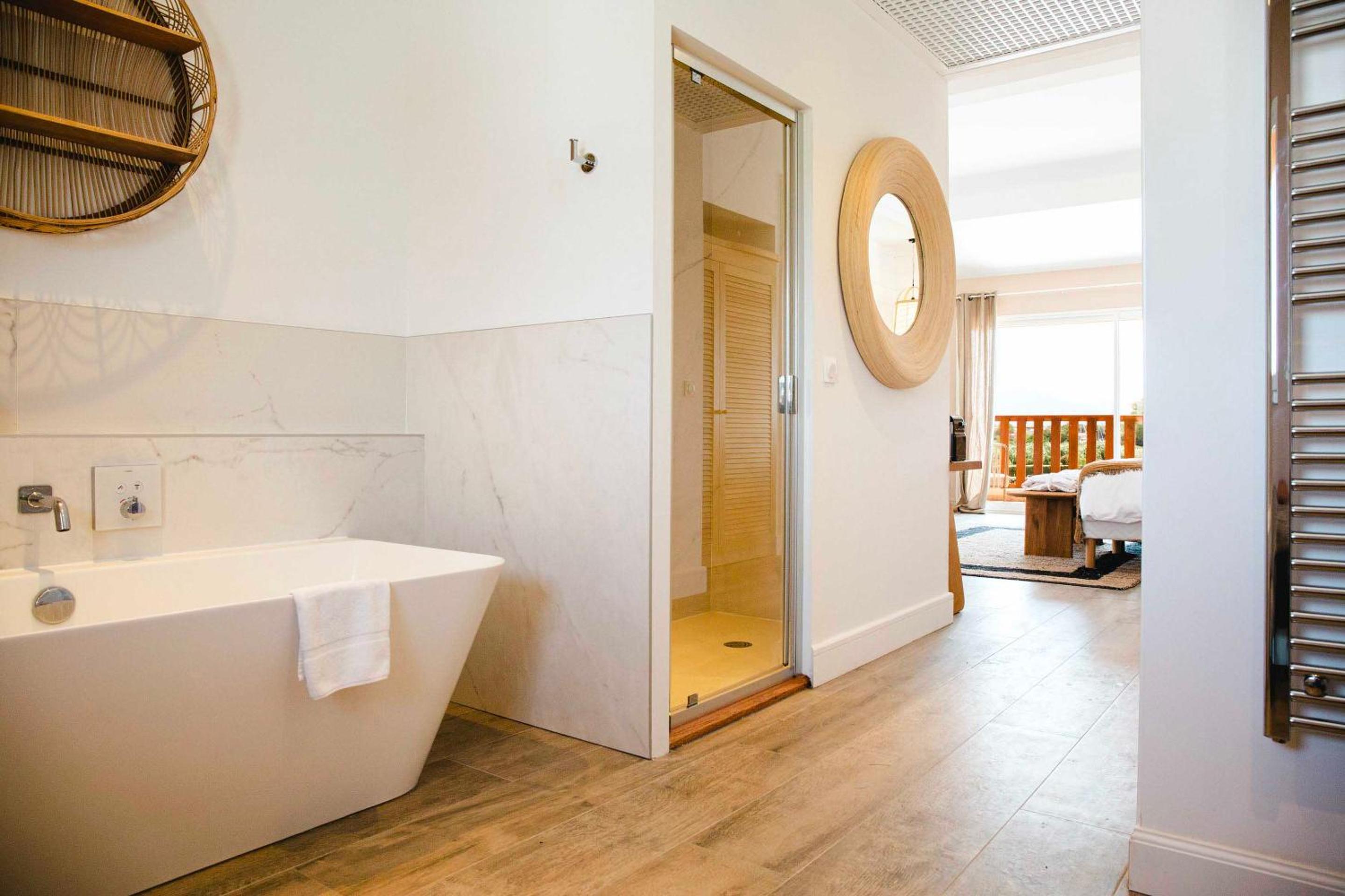 The terraces of the peninsula with private jacuzzi and Wellness Access - Photo 3