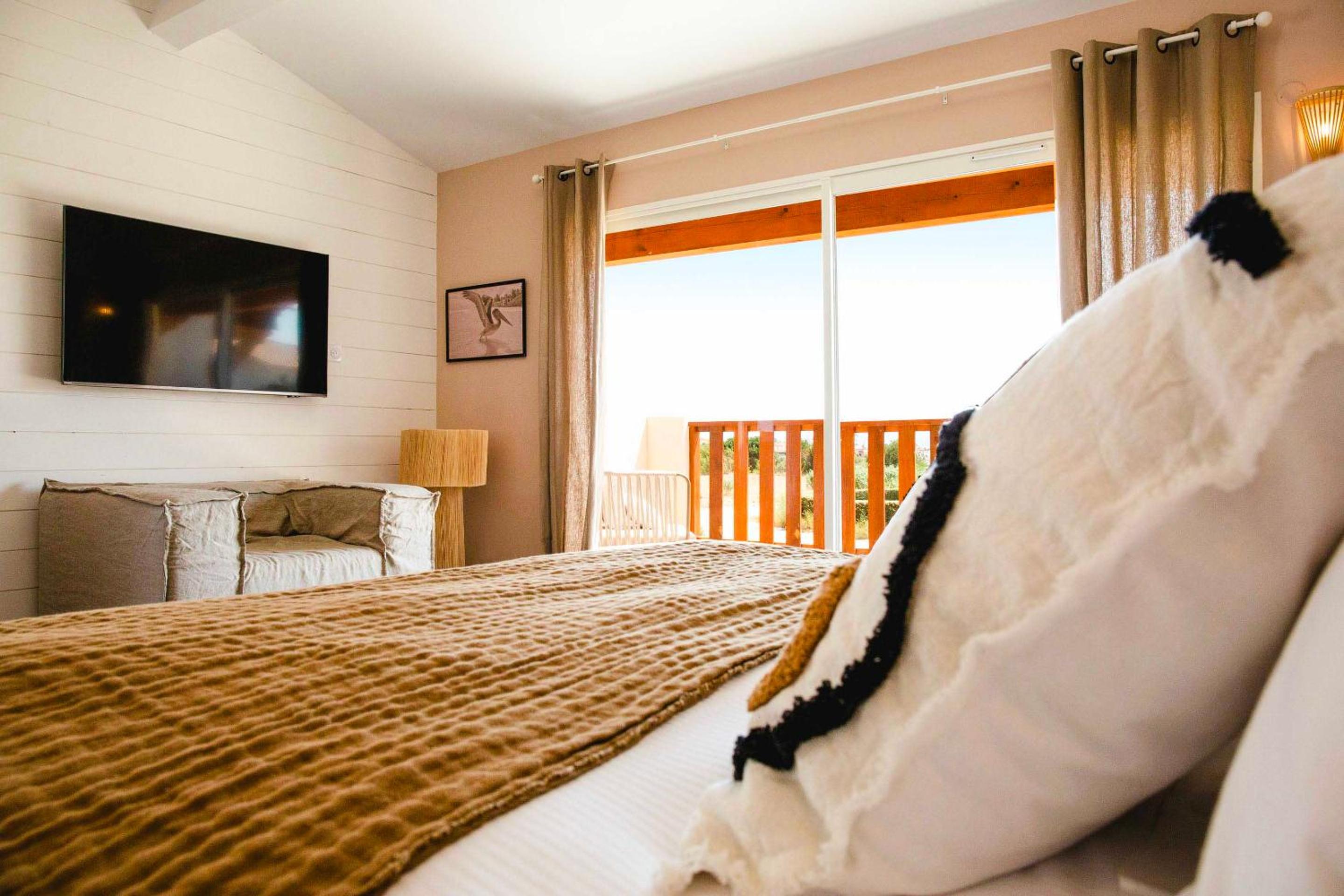The terraces of the peninsula with private jacuzzi and Wellness Access - Photo 8