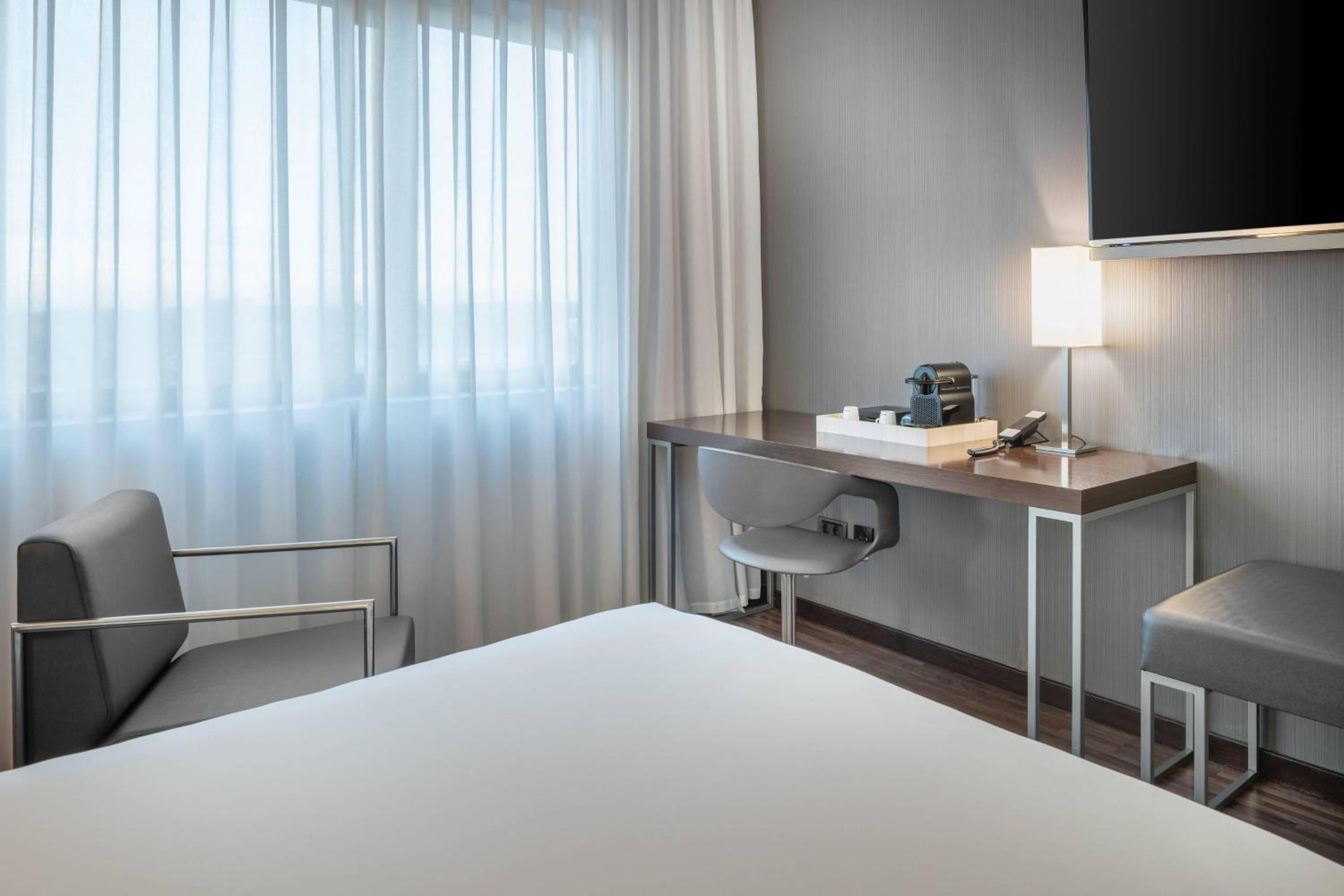 Standard Plus Twin Room - Photo 2