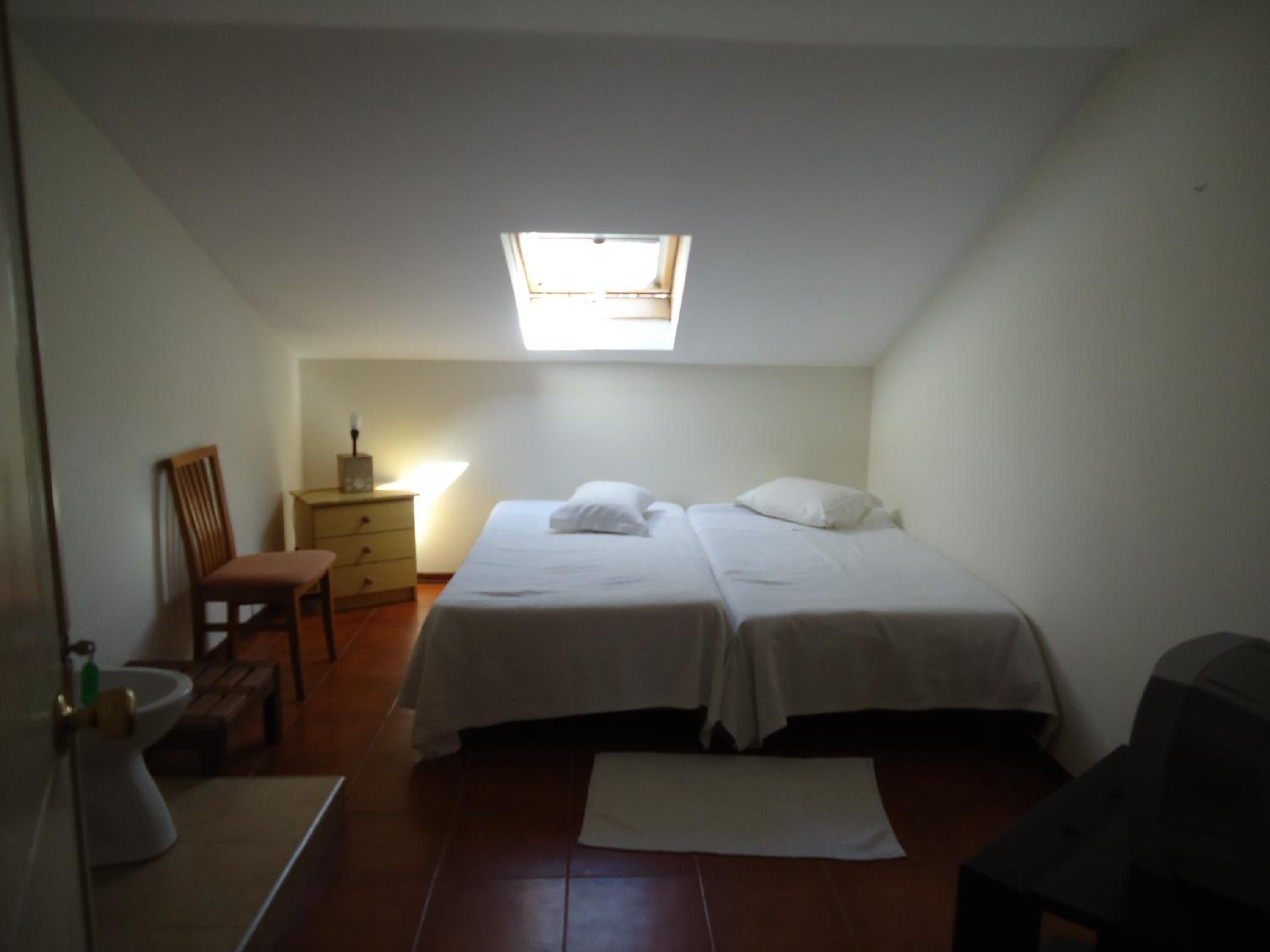 Twin Room with Shower - Photo 9