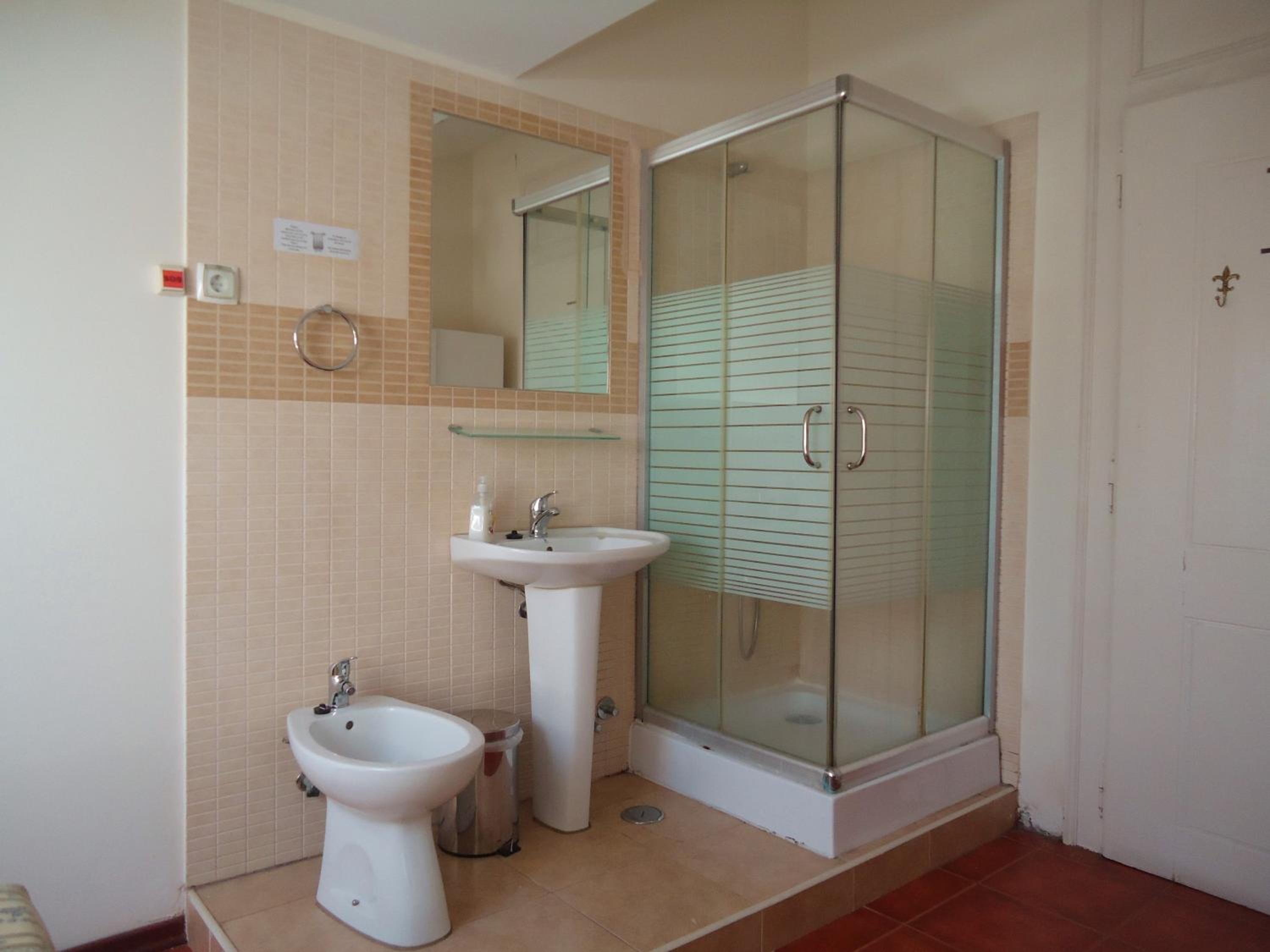 Twin Room with Shower - Photo 12