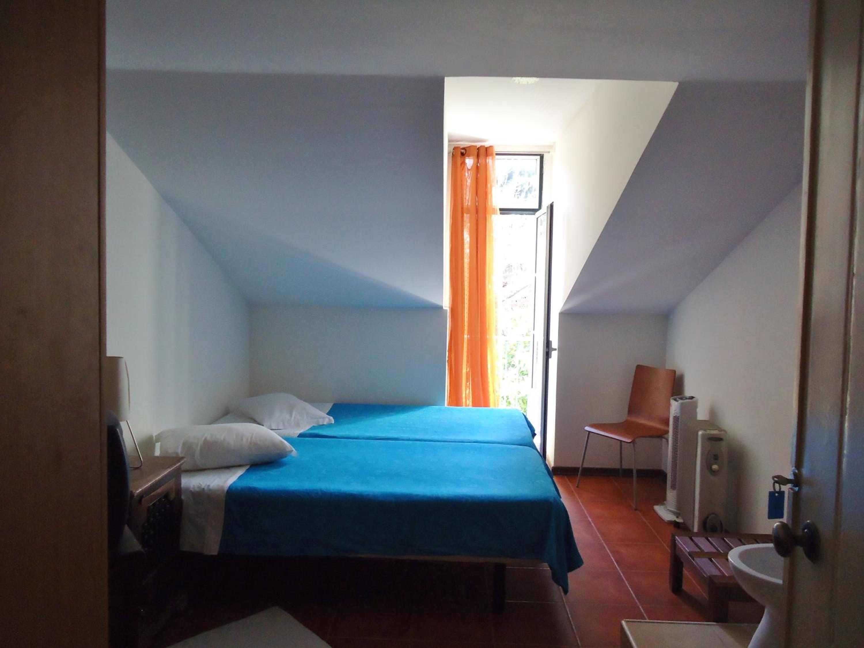 Twin Room with Shower - Photo 6