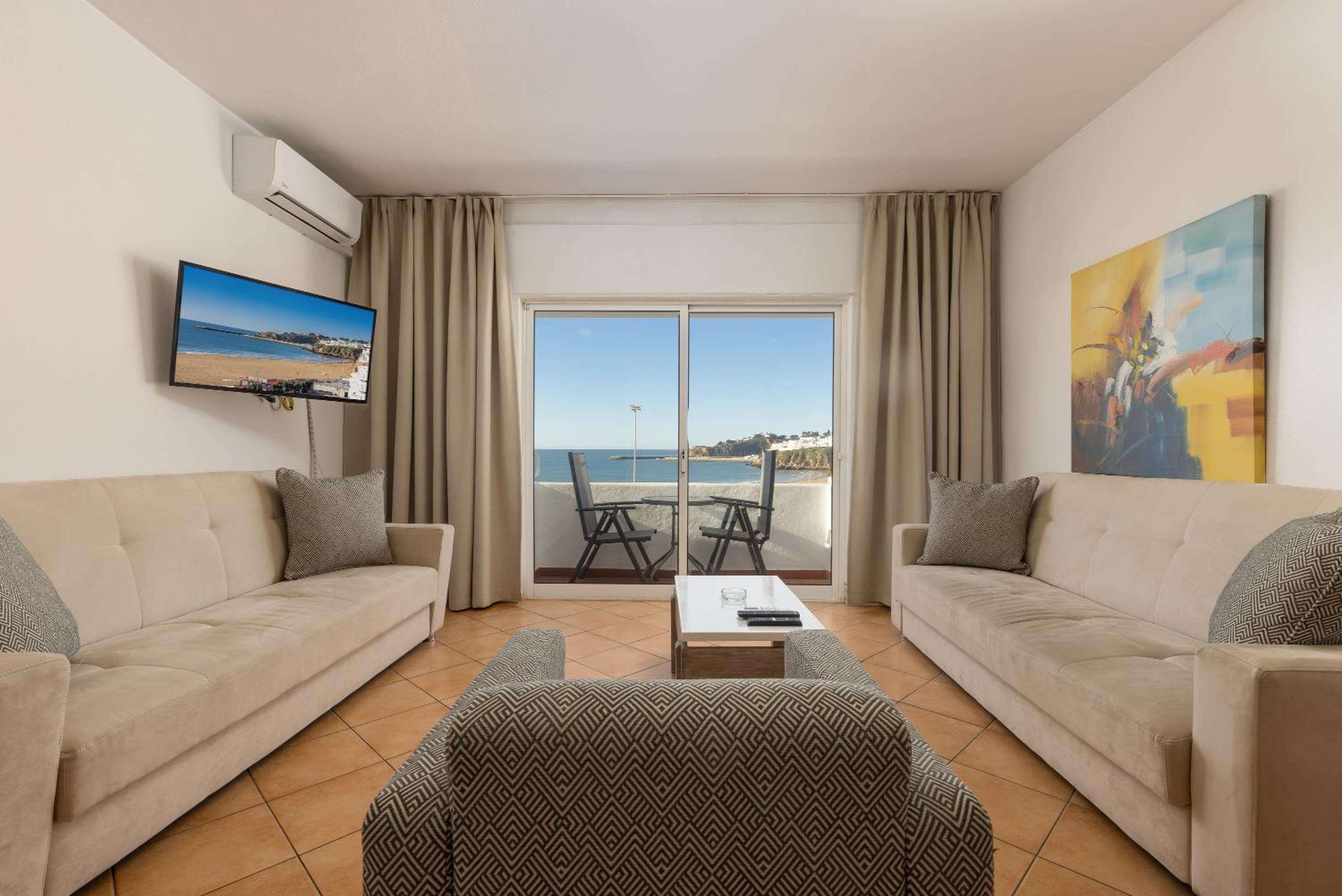 One-Bedroom Apartment with Balcony photo 3