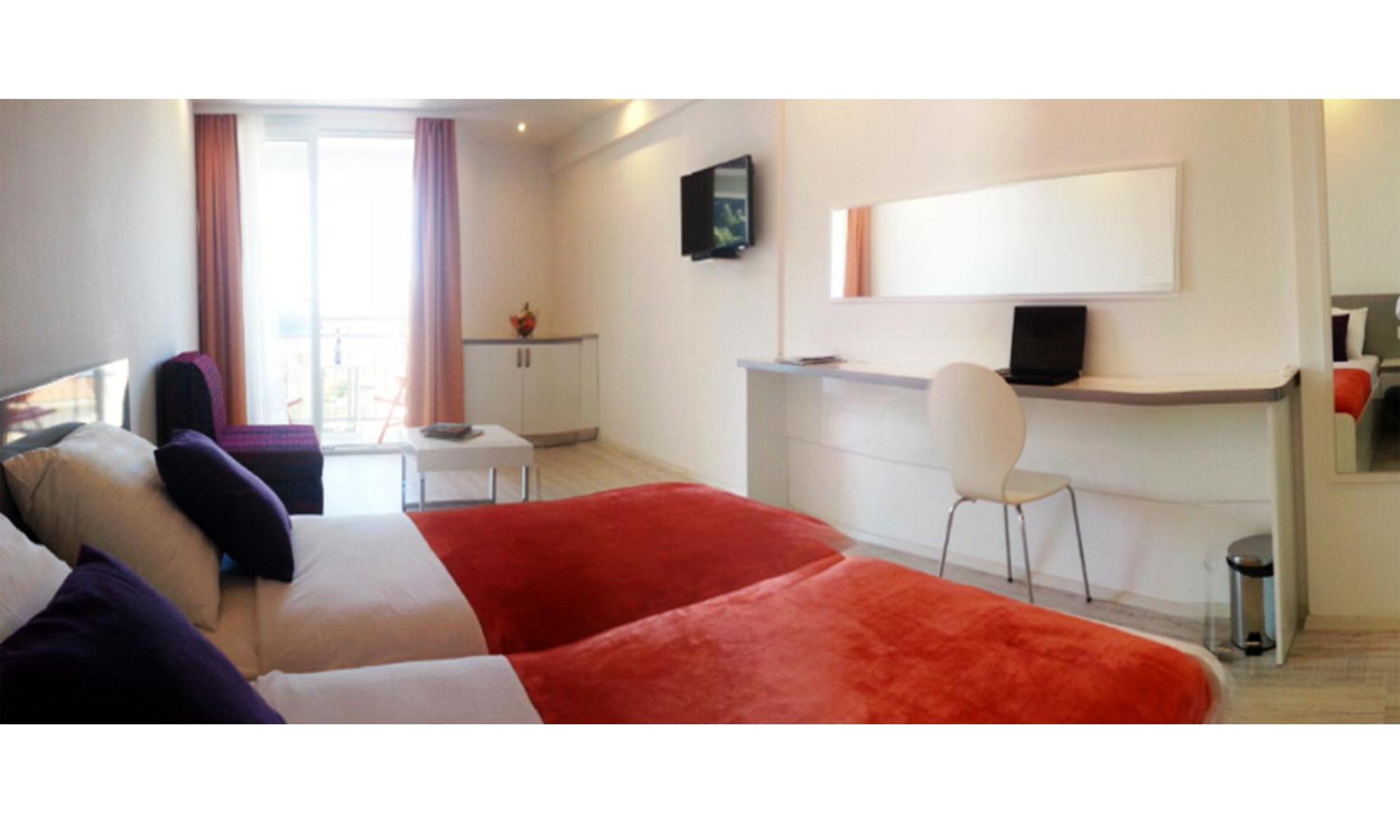 Deluxe Triple Room with Sea View