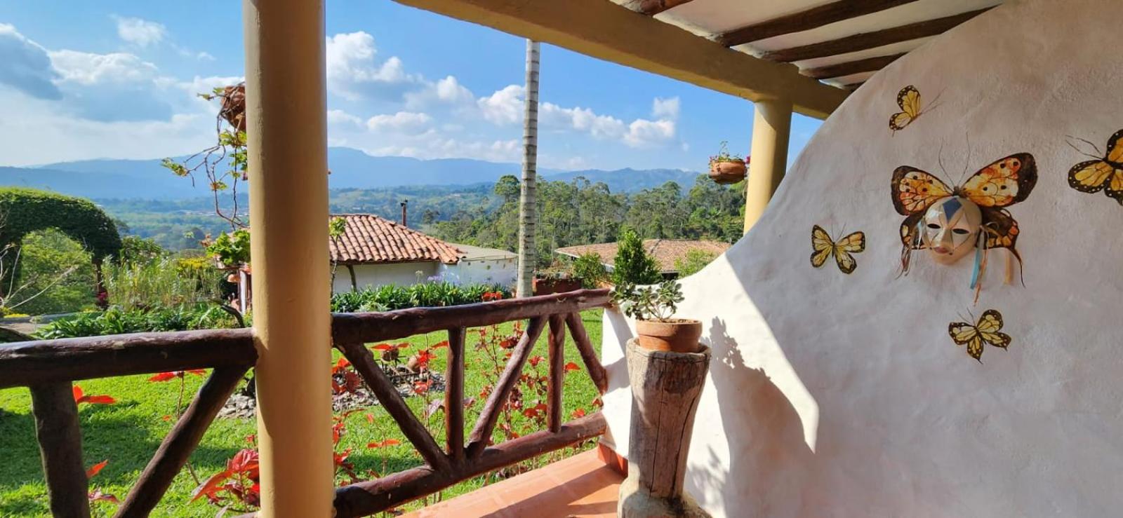 Deluxe Double Room with Balcony photo 3