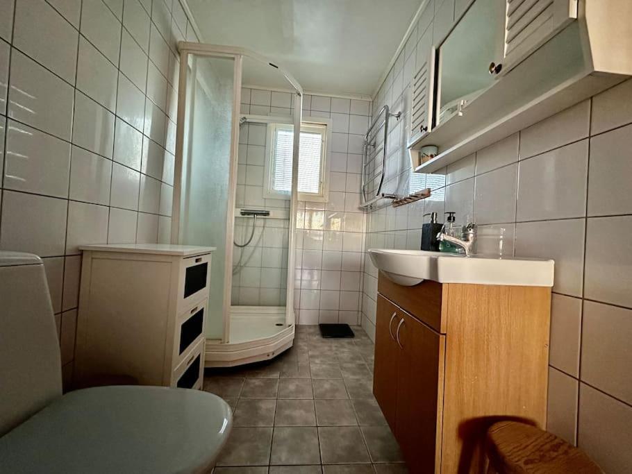 Five-Bedroom House photo 2