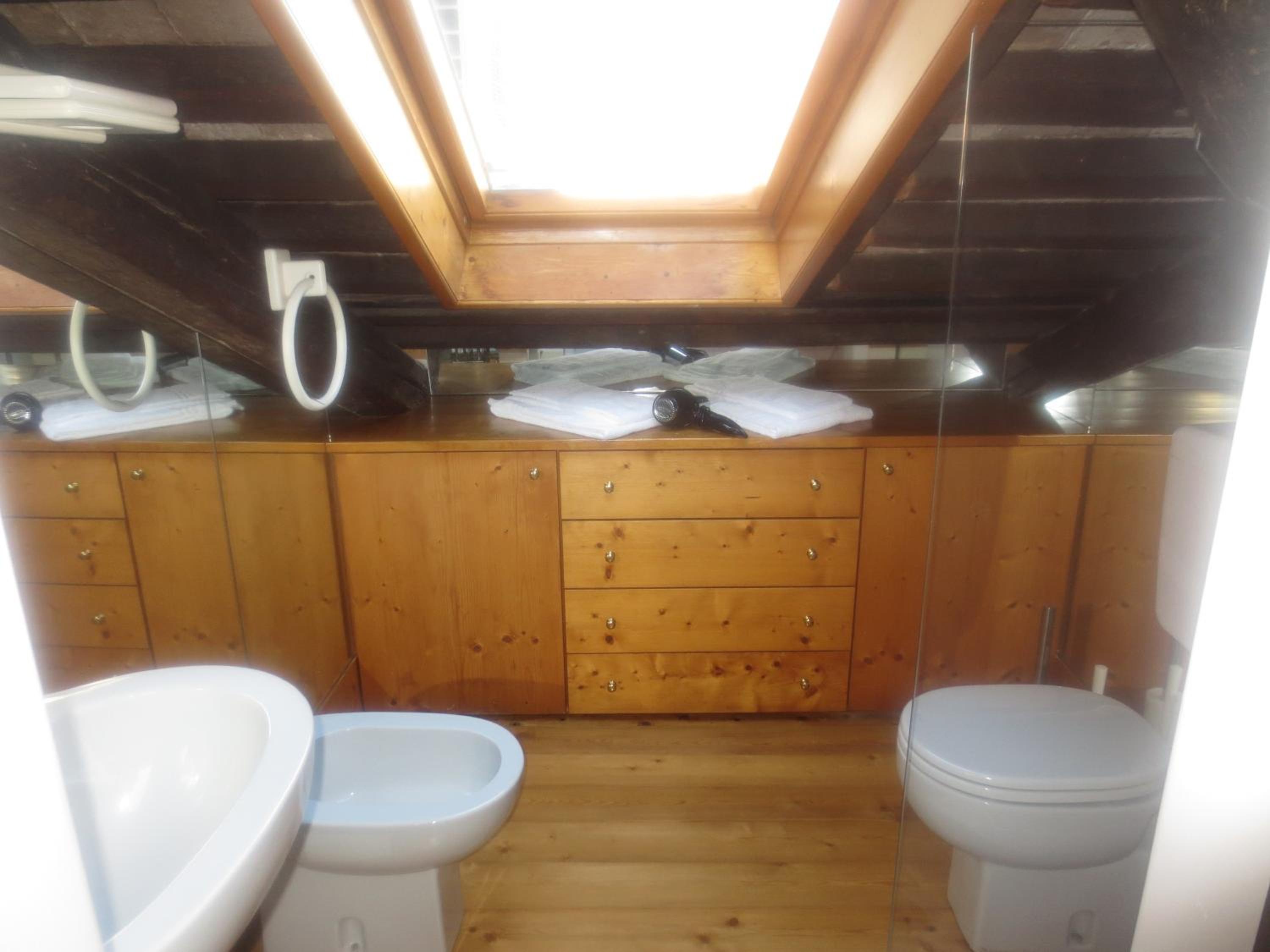 Studio - Attic photo 2