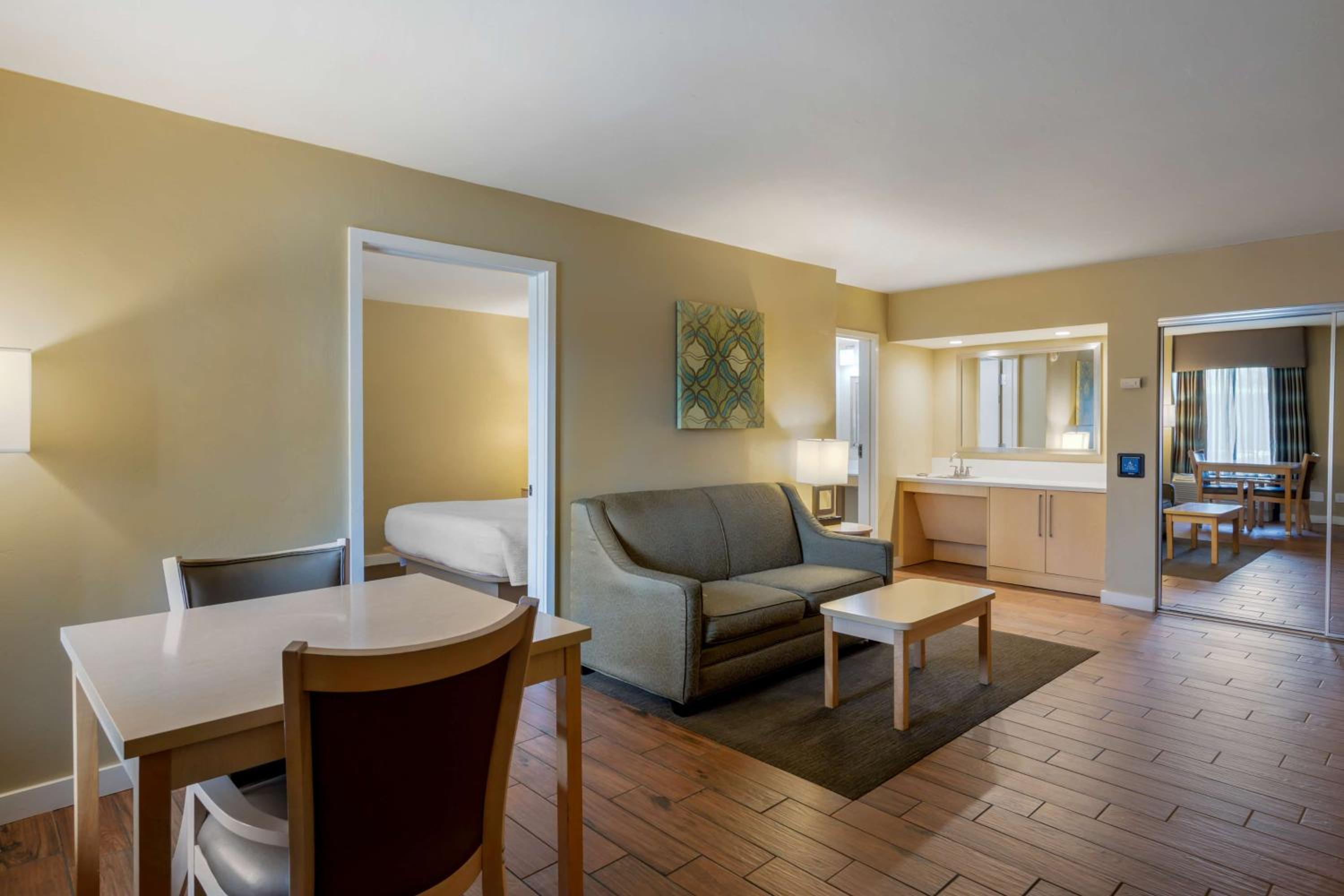 King Suite with Walk-In Shower and Sofa Bed - Disability Access/Non-Smoking - Photo 9