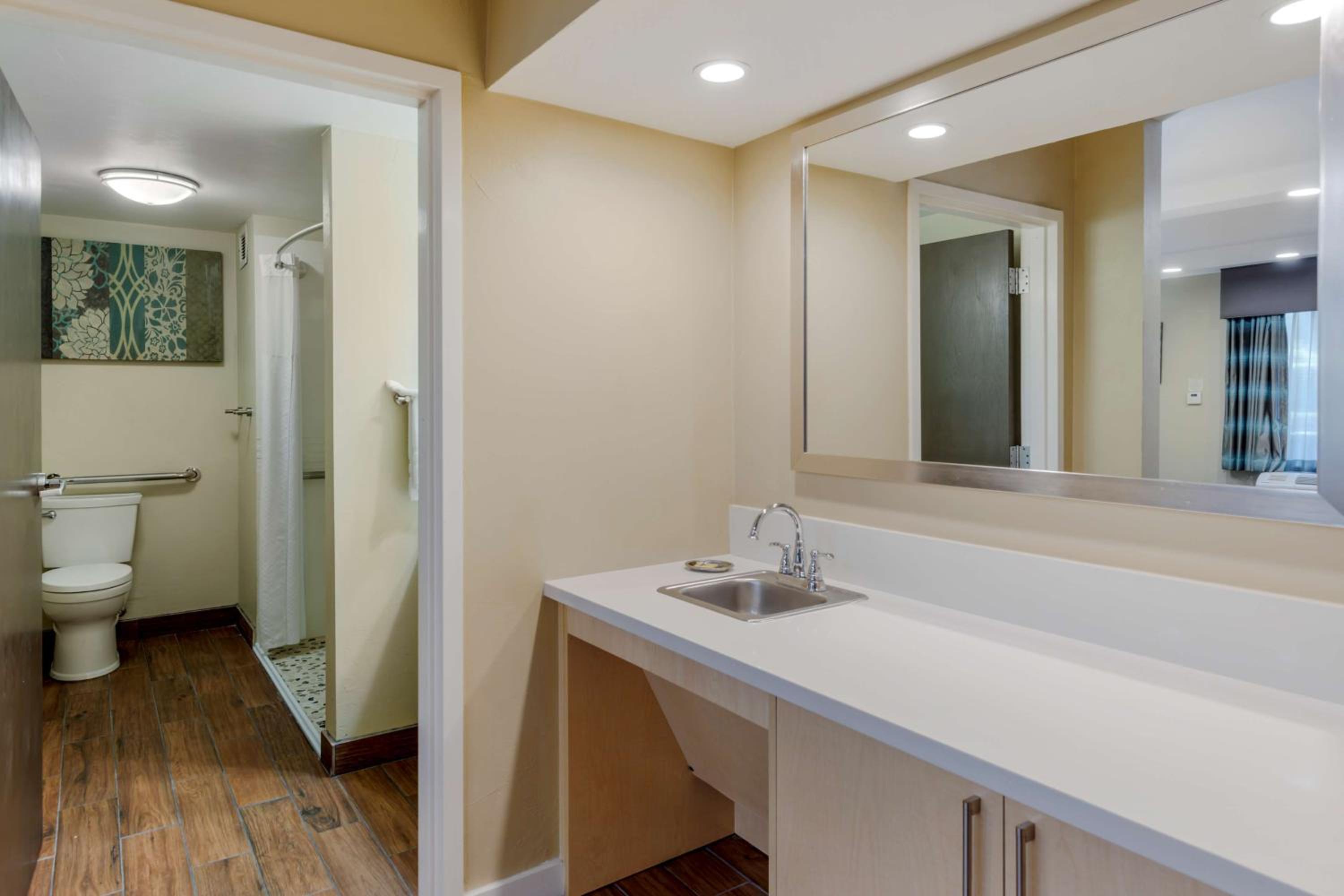 King Suite with Roll-In Shower and Sofa Bed - Disability Access/Non-Smoking - Photo 12