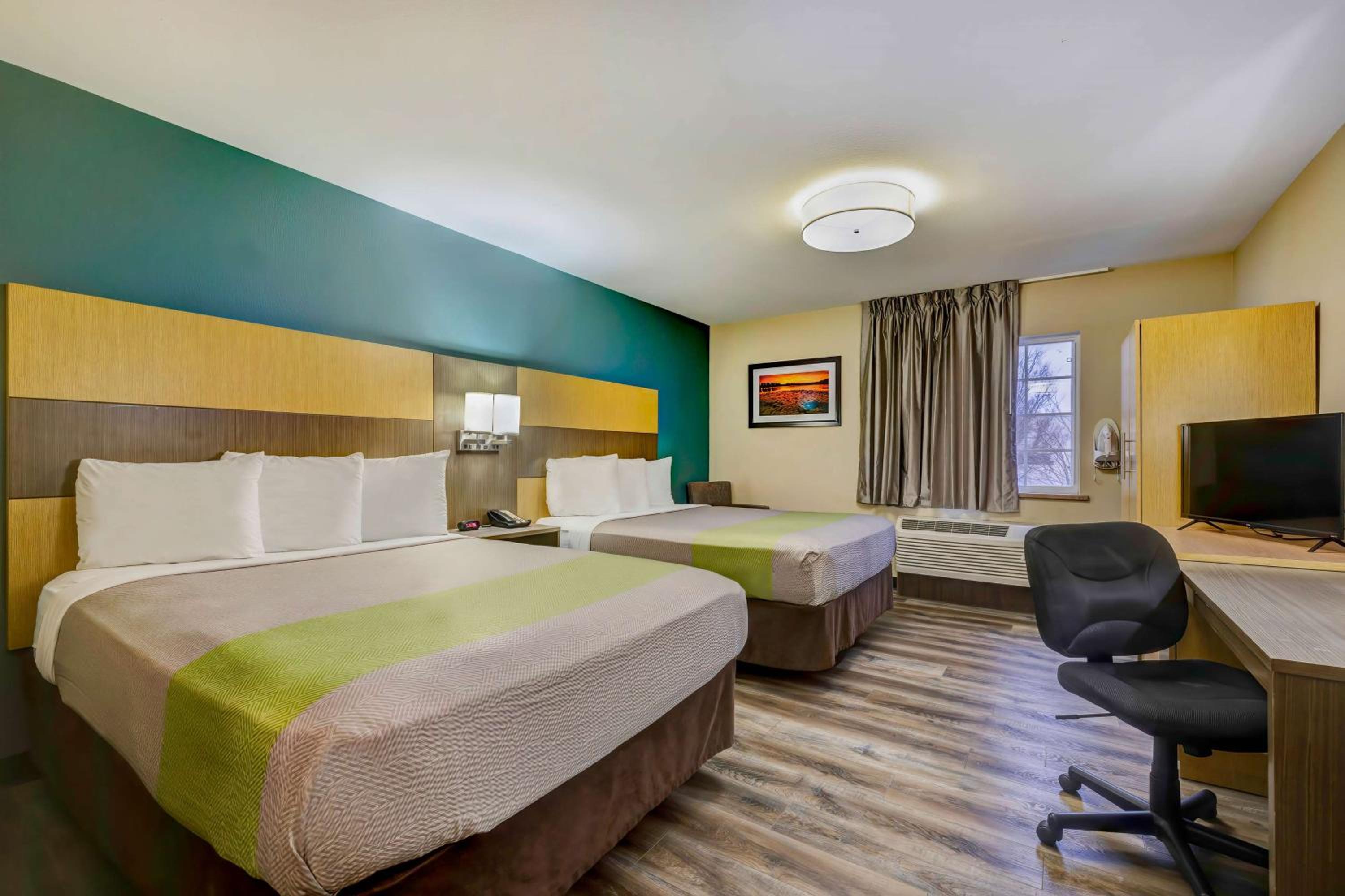 Queen Room with Two Queen Beds - Disability Access - Non-Smoking - Photo 1