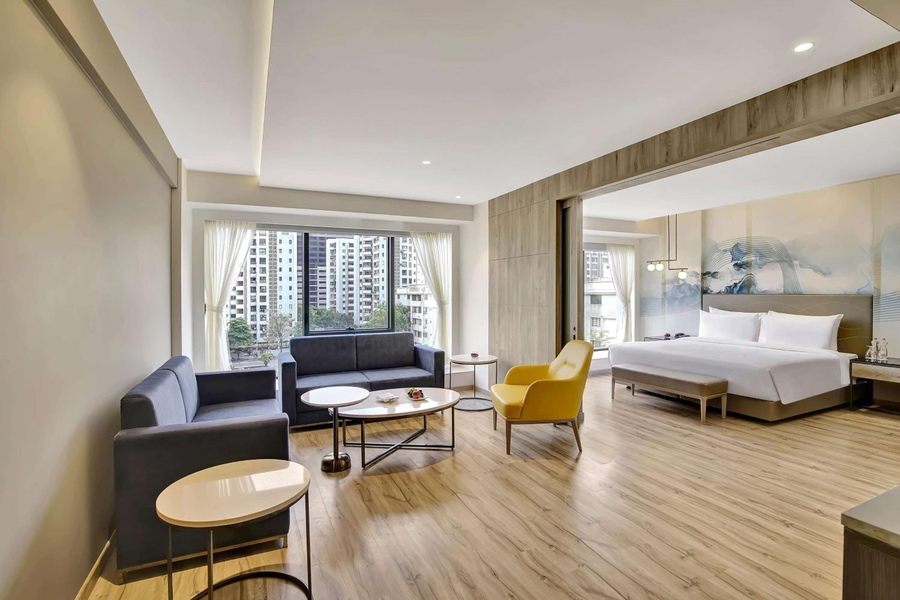 Suite Room - Photo 5